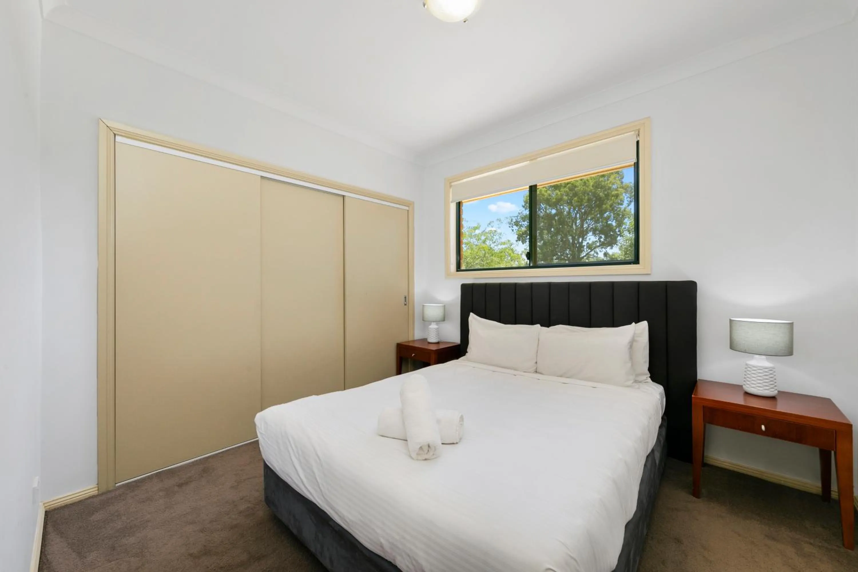 Bedroom, Bed in Potters Apartments