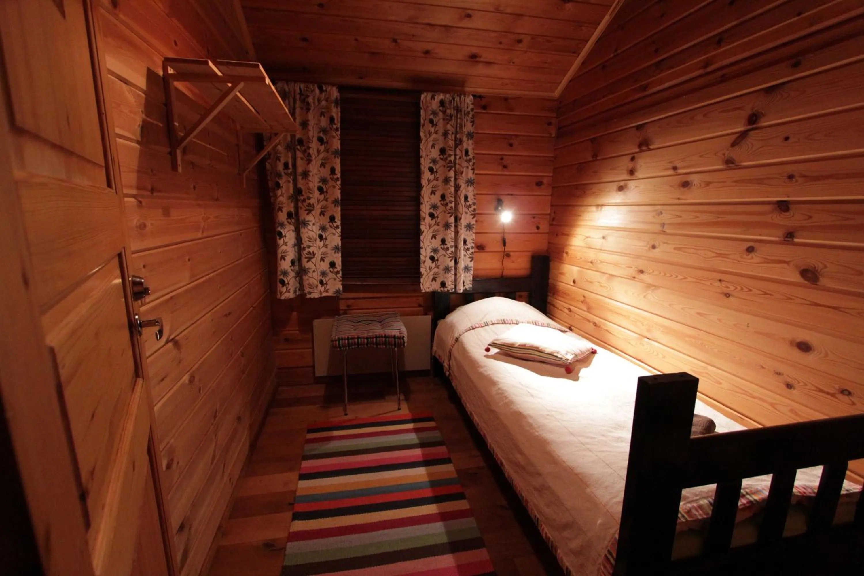 Photo of the whole room, Bed in Giellajohka