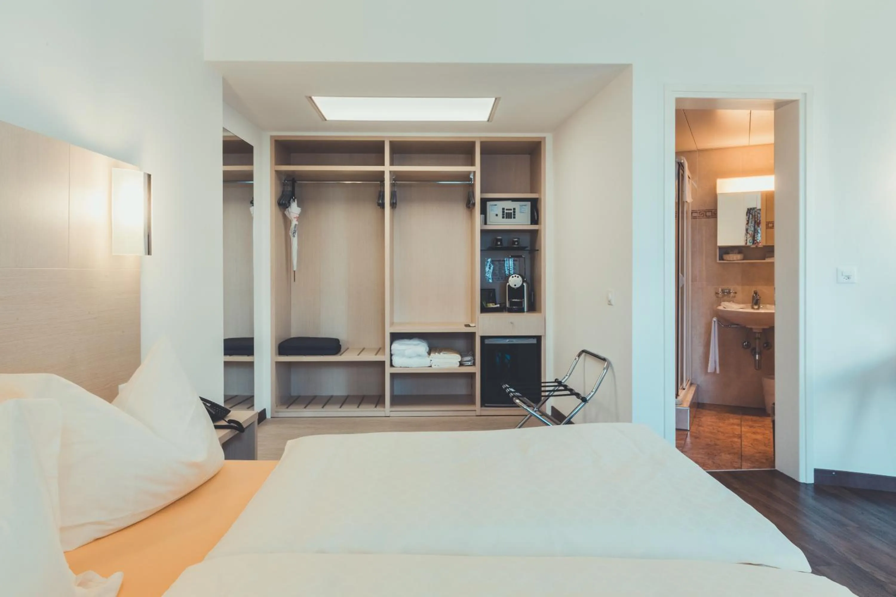 Photo of the whole room, Bed in Hotel Tobler