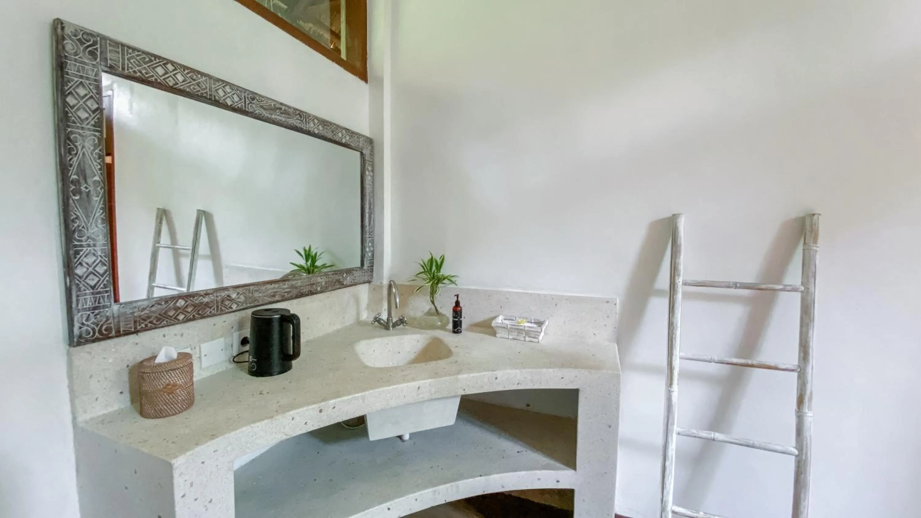 Sannyas Boutique Hotel