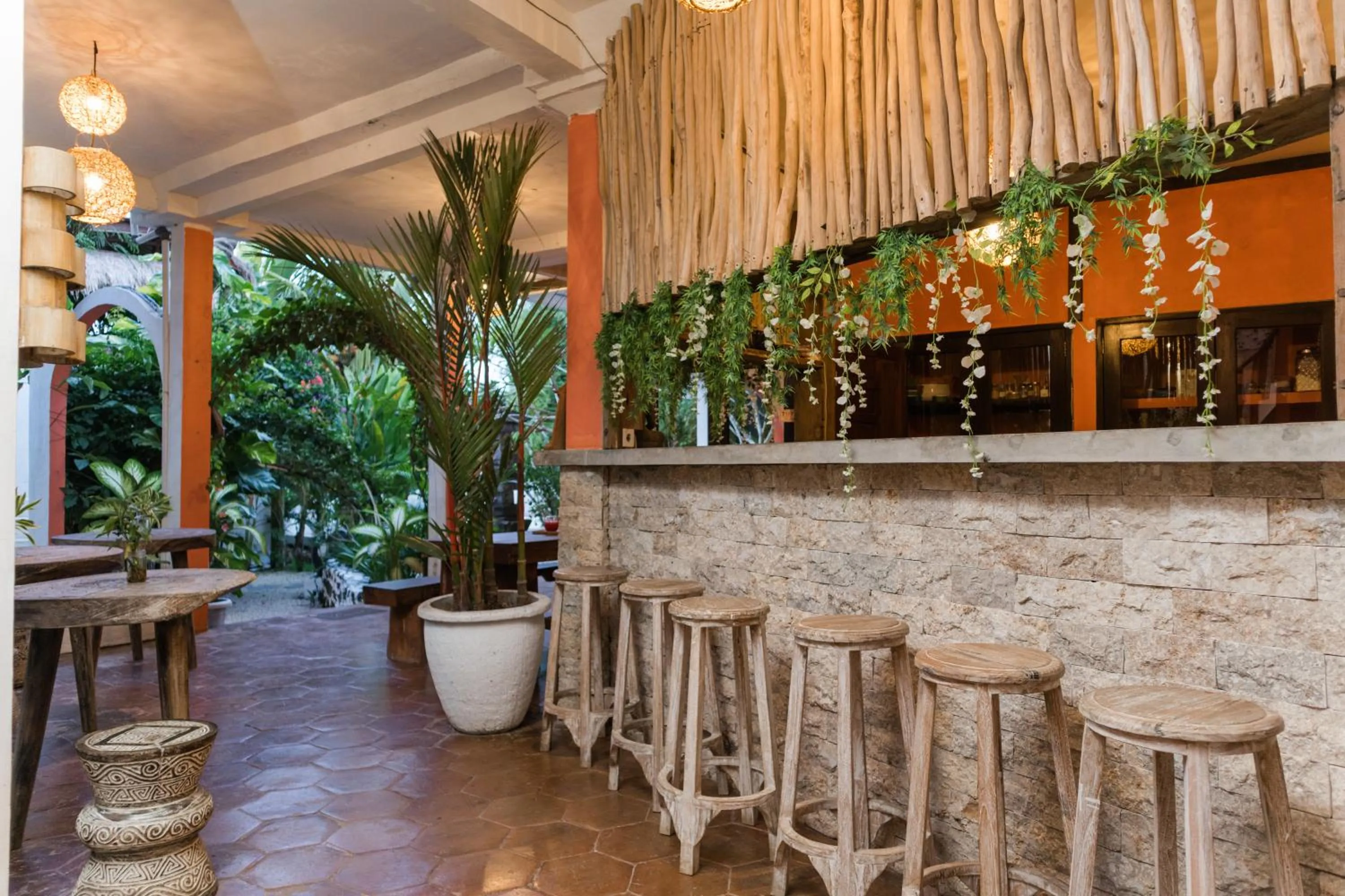 Restaurant/places to eat in Sannyas Boutique Hotel