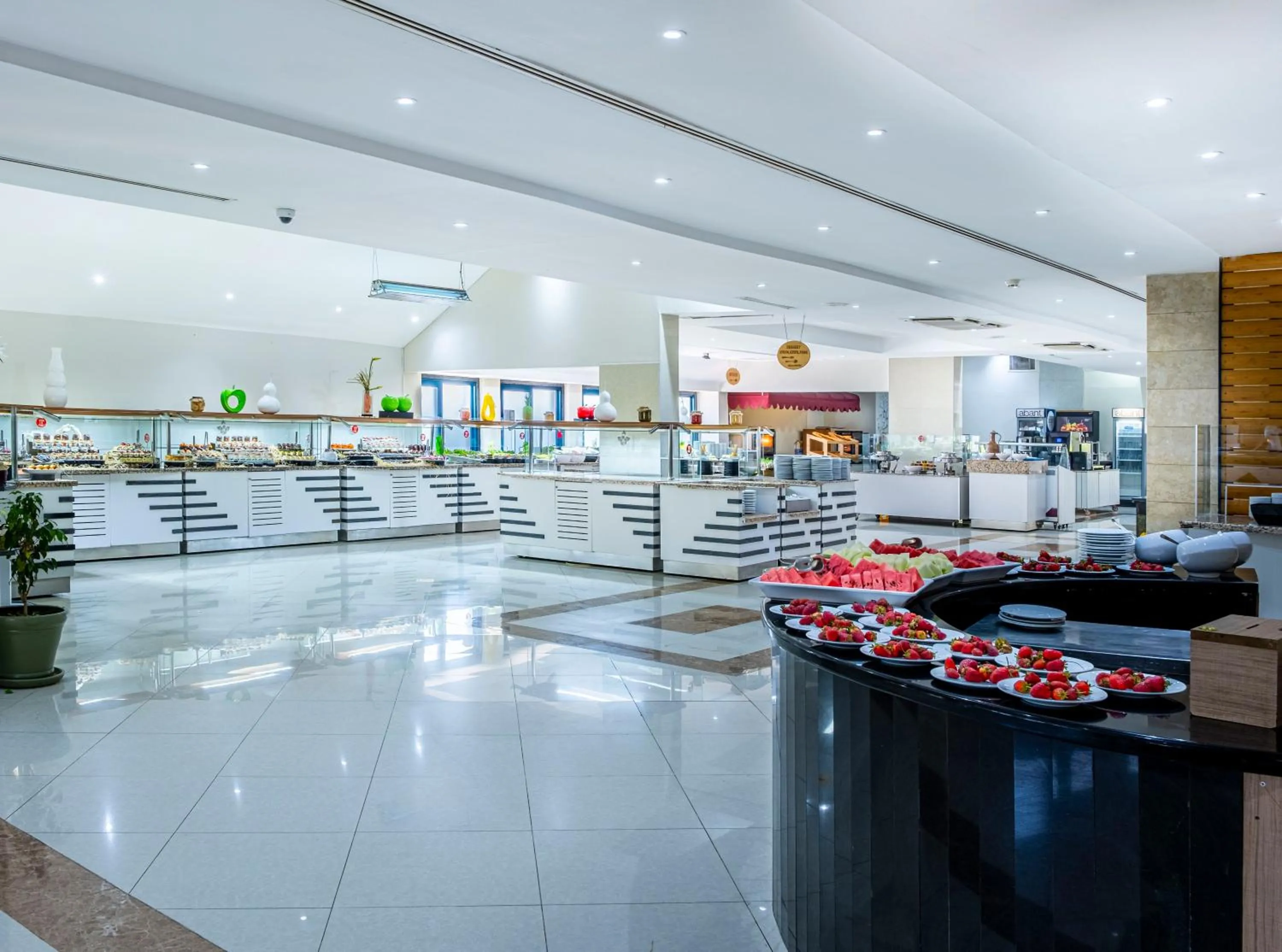 Restaurant/places to eat in Le Jardin Resort Holiday Village