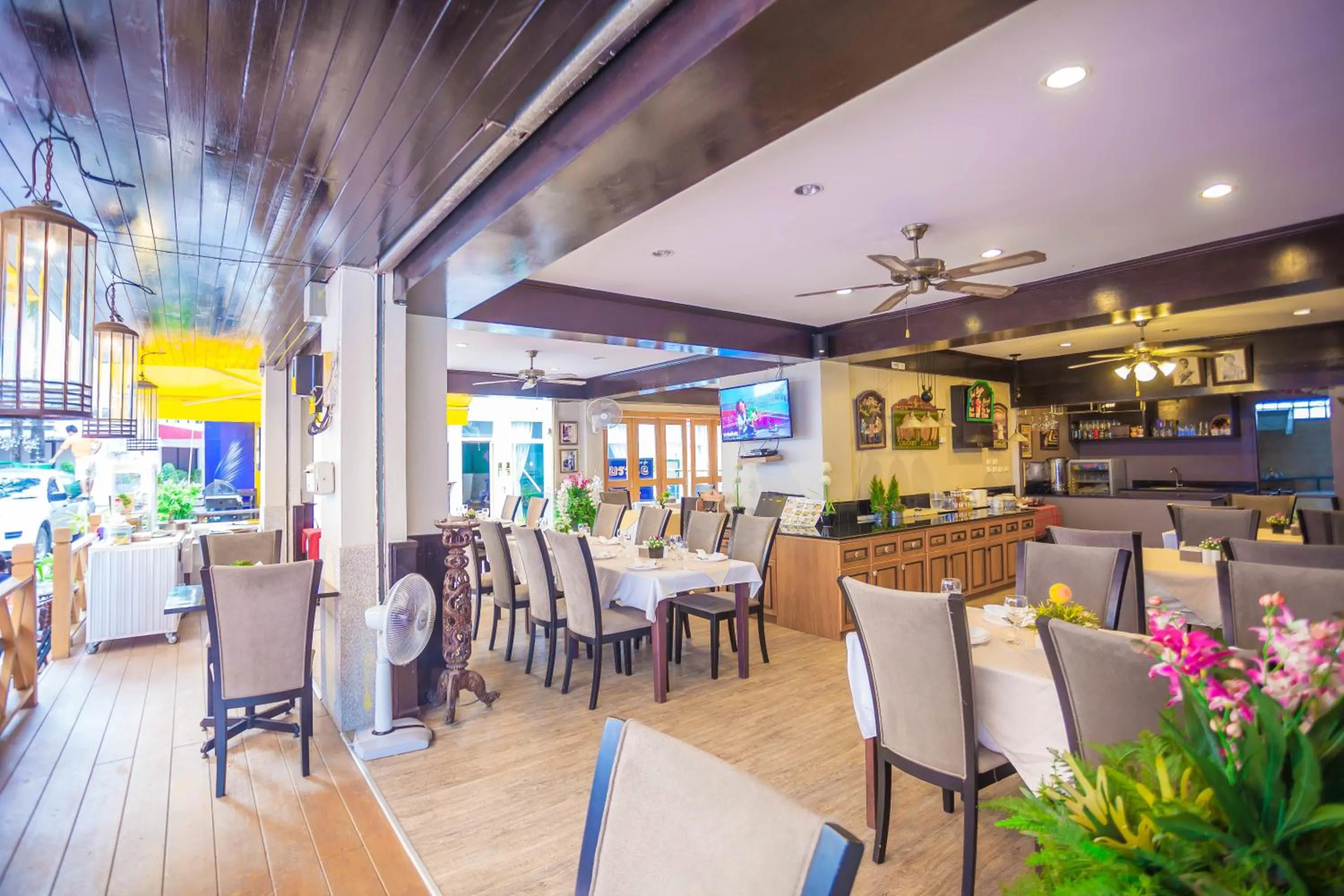 Restaurant/places to eat in Must Sea Hotel - SHA Hotel