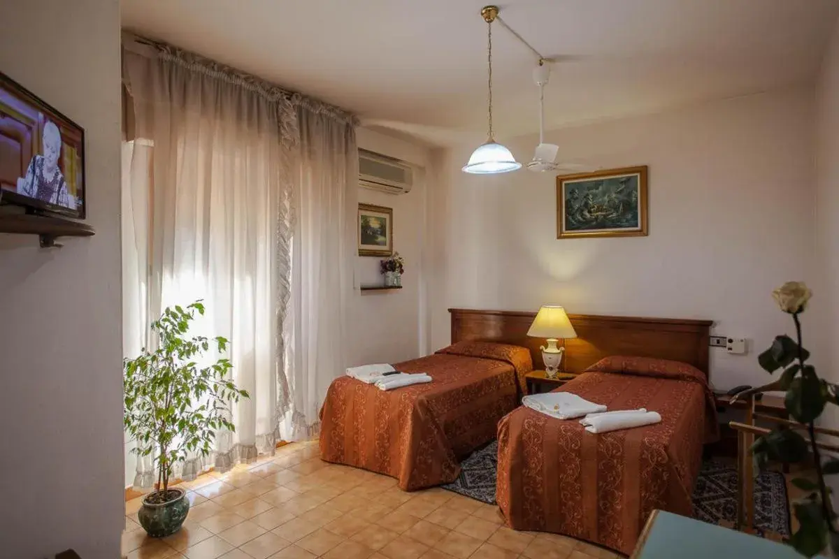 Twin Room with Garden View in Hotel Garden Twin Room with Garden View in Hotel Garden