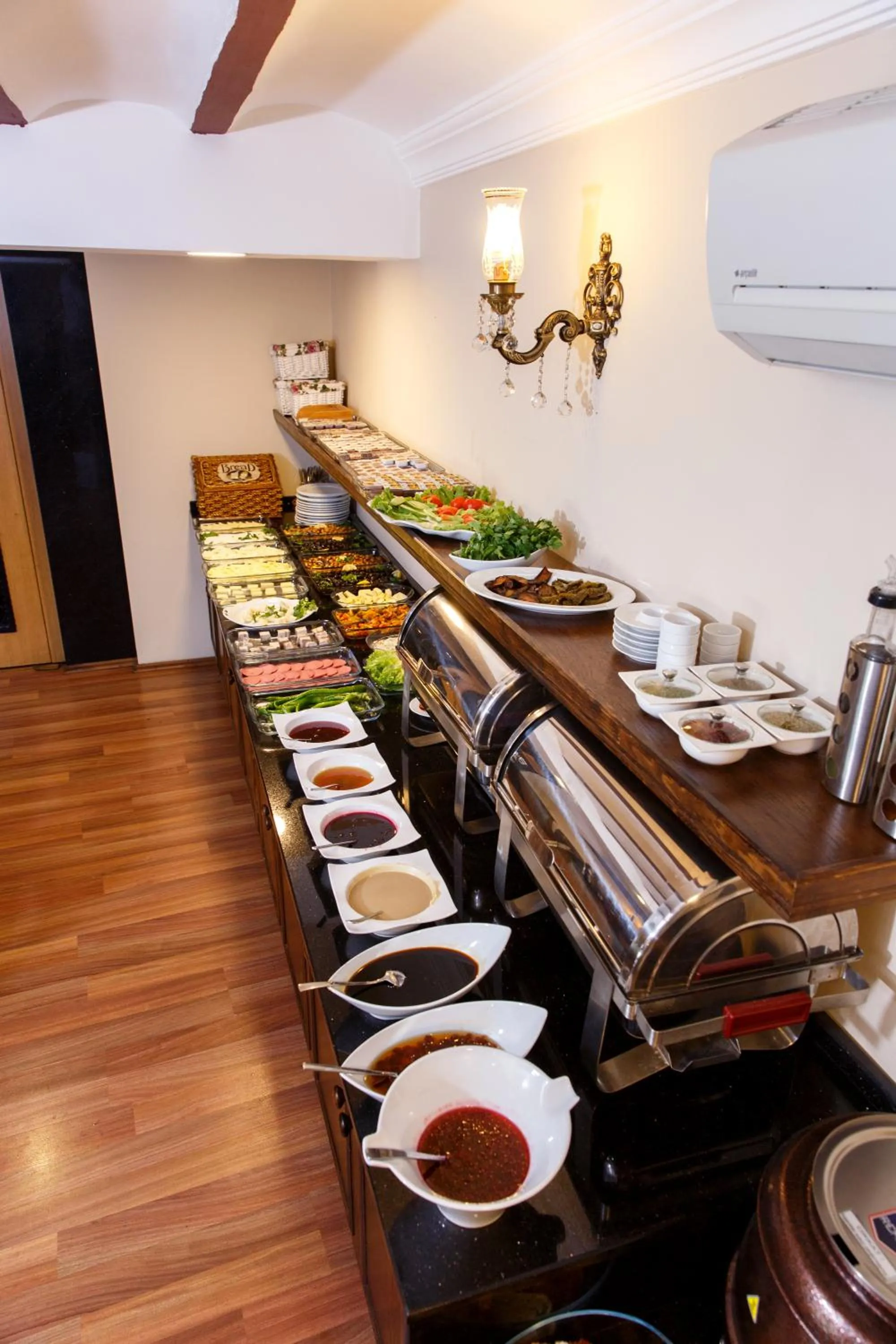 Restaurant/places to eat in Tahir Aga Konagi Hotel