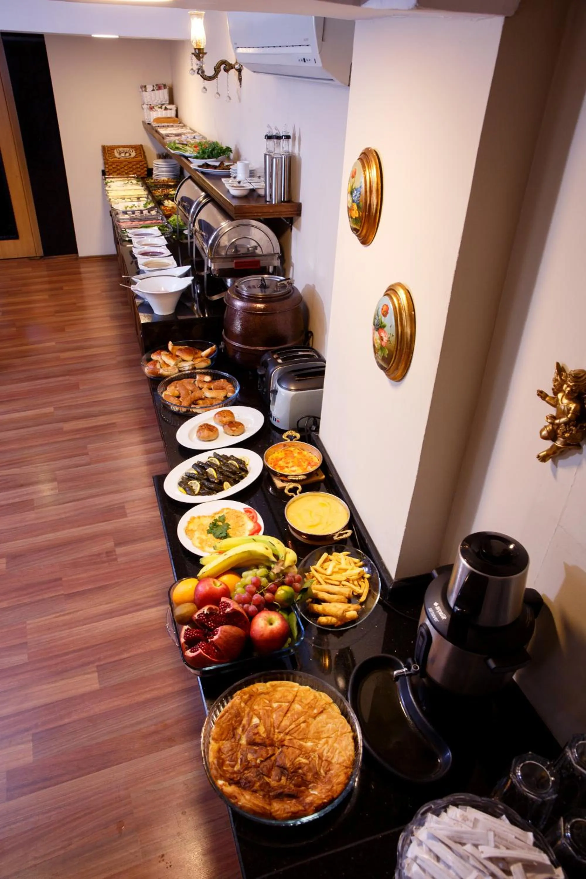 Restaurant/places to eat in Tahir Aga Konagi Hotel