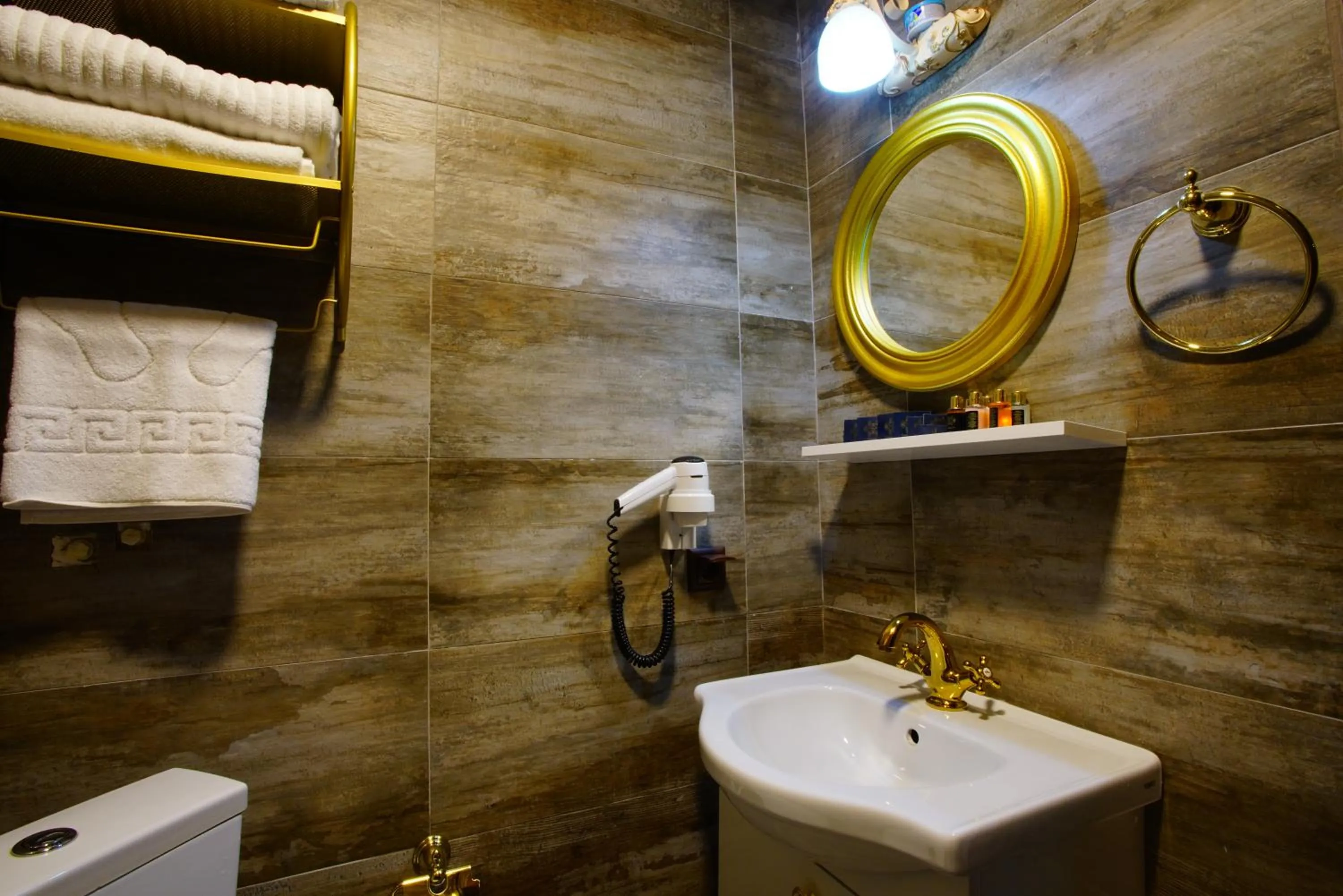 Bathroom in Tahir Aga Konagi Hotel