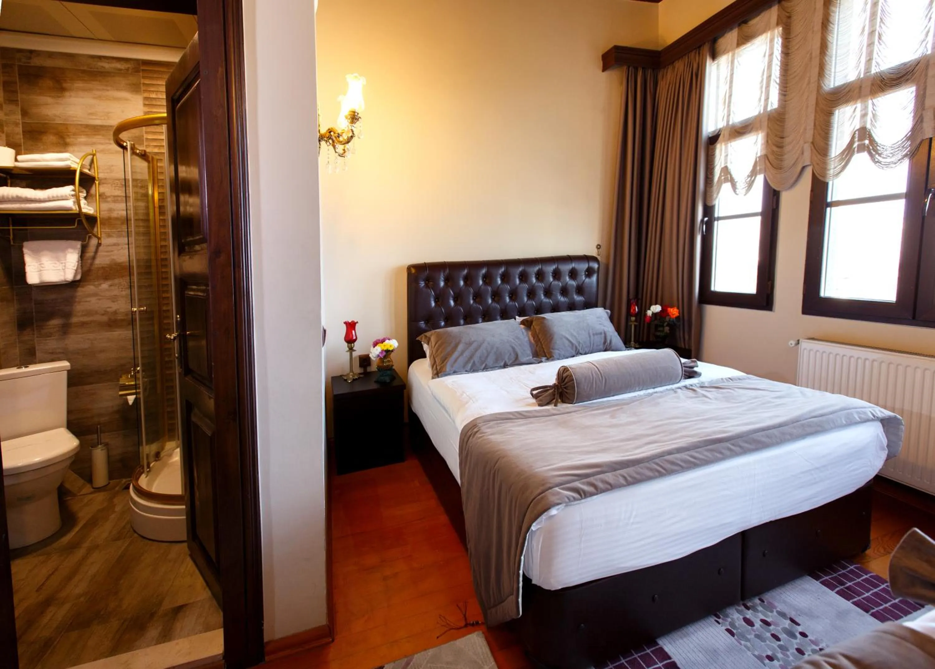 Photo of the whole room, Bed in Tahir Aga Konagi Hotel