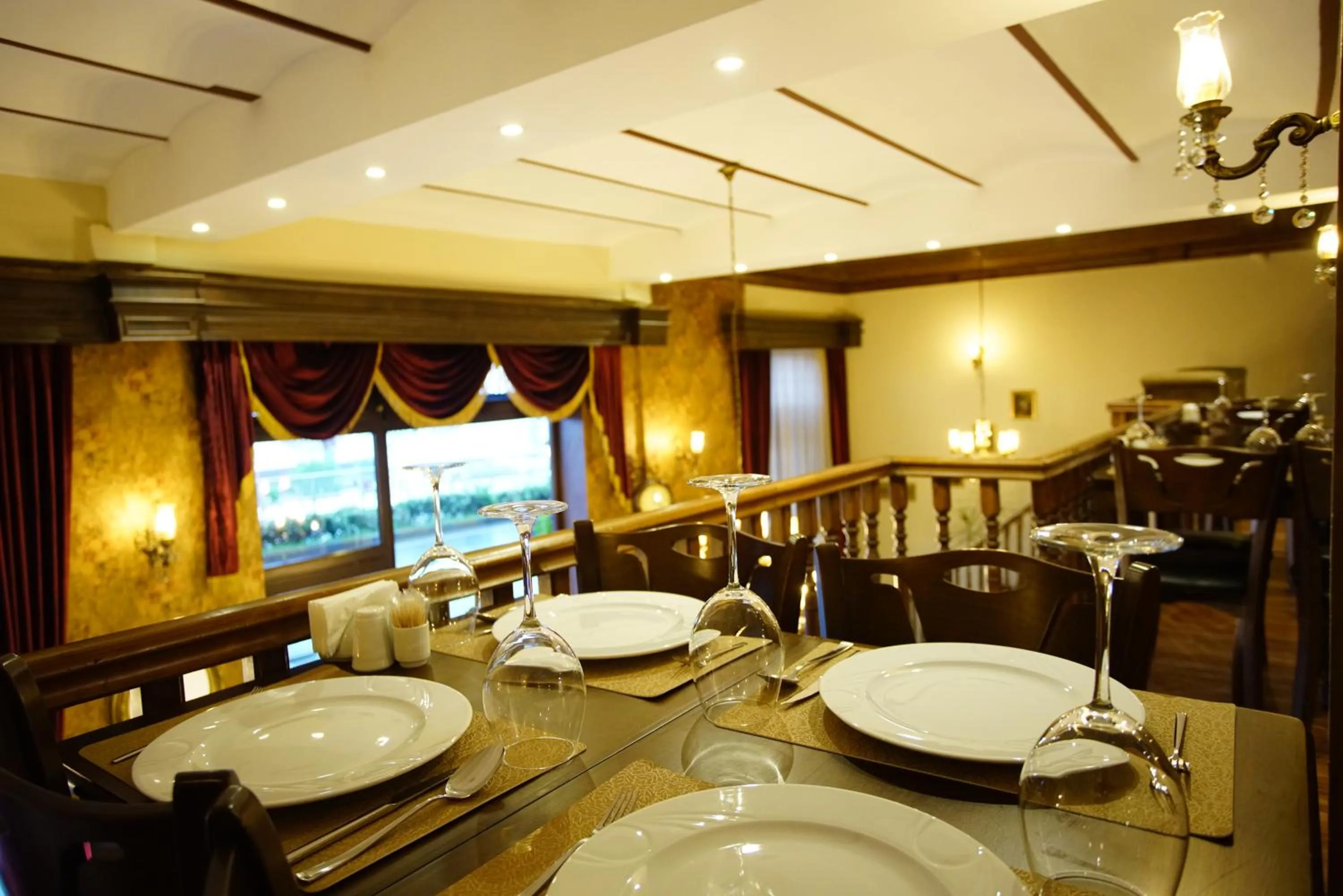Restaurant/places to eat in Tahir Aga Konagi Hotel
