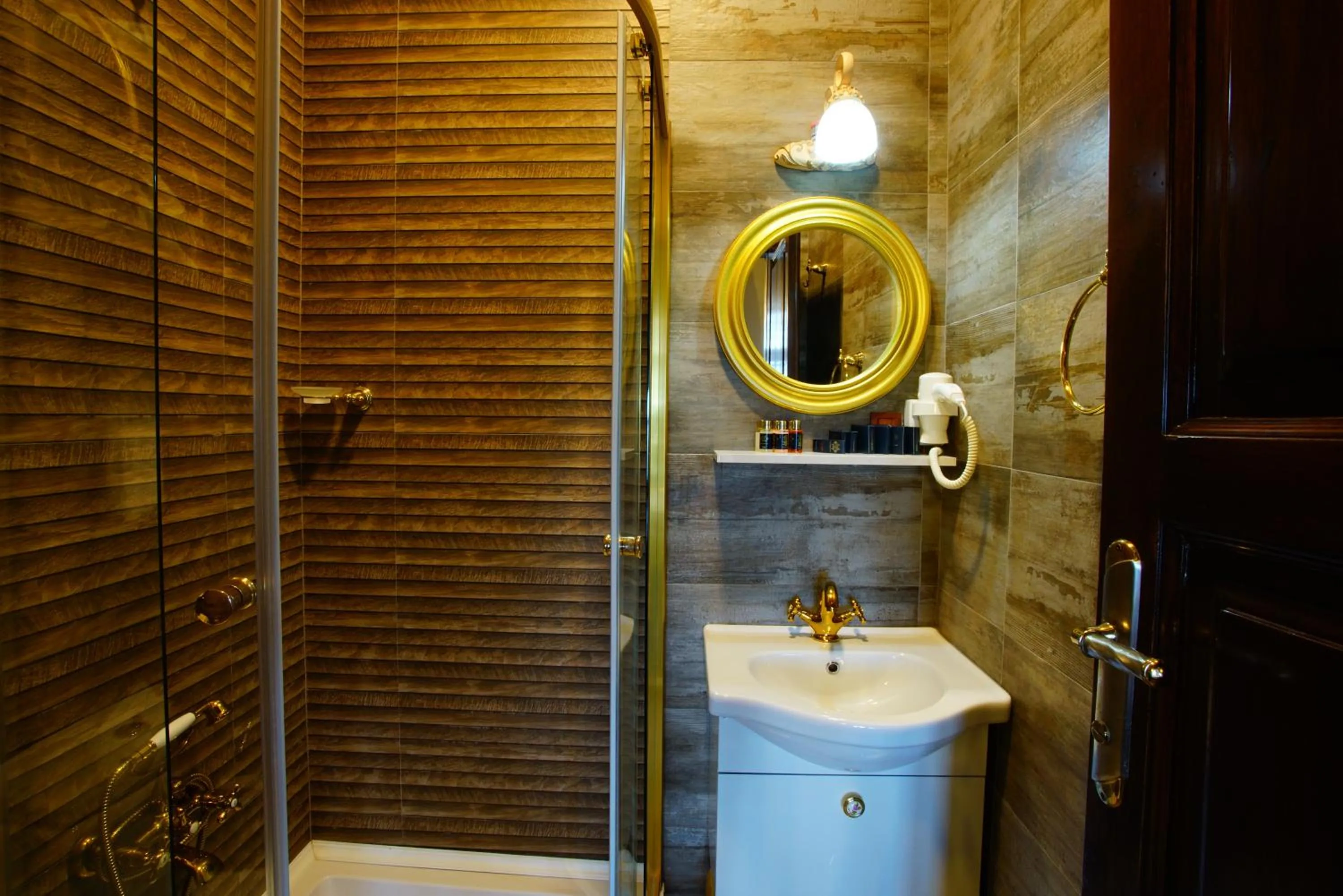 Bathroom in Tahir Aga Konagi Hotel