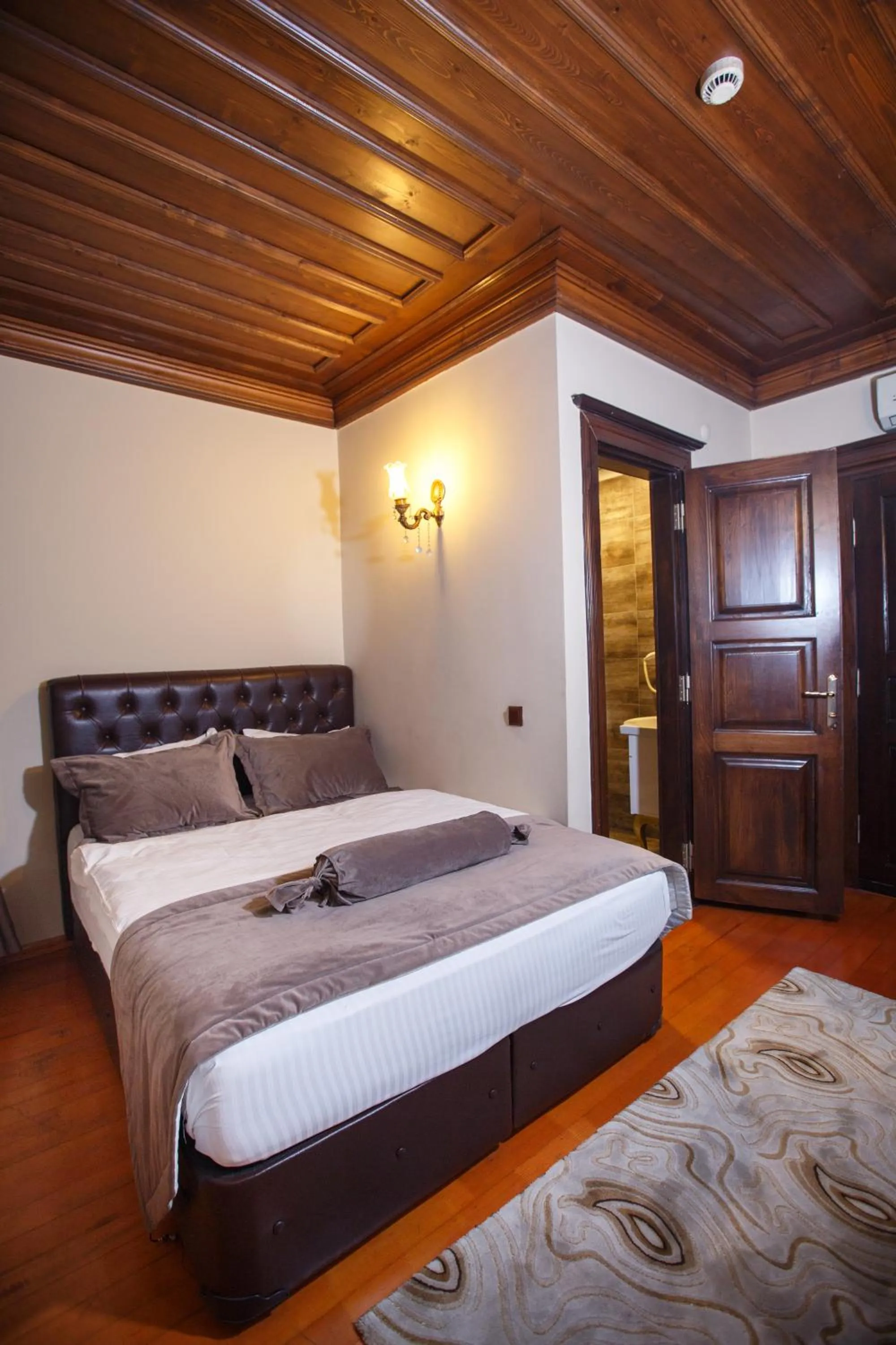 Photo of the whole room, Bed in Tahir Aga Konagi Hotel