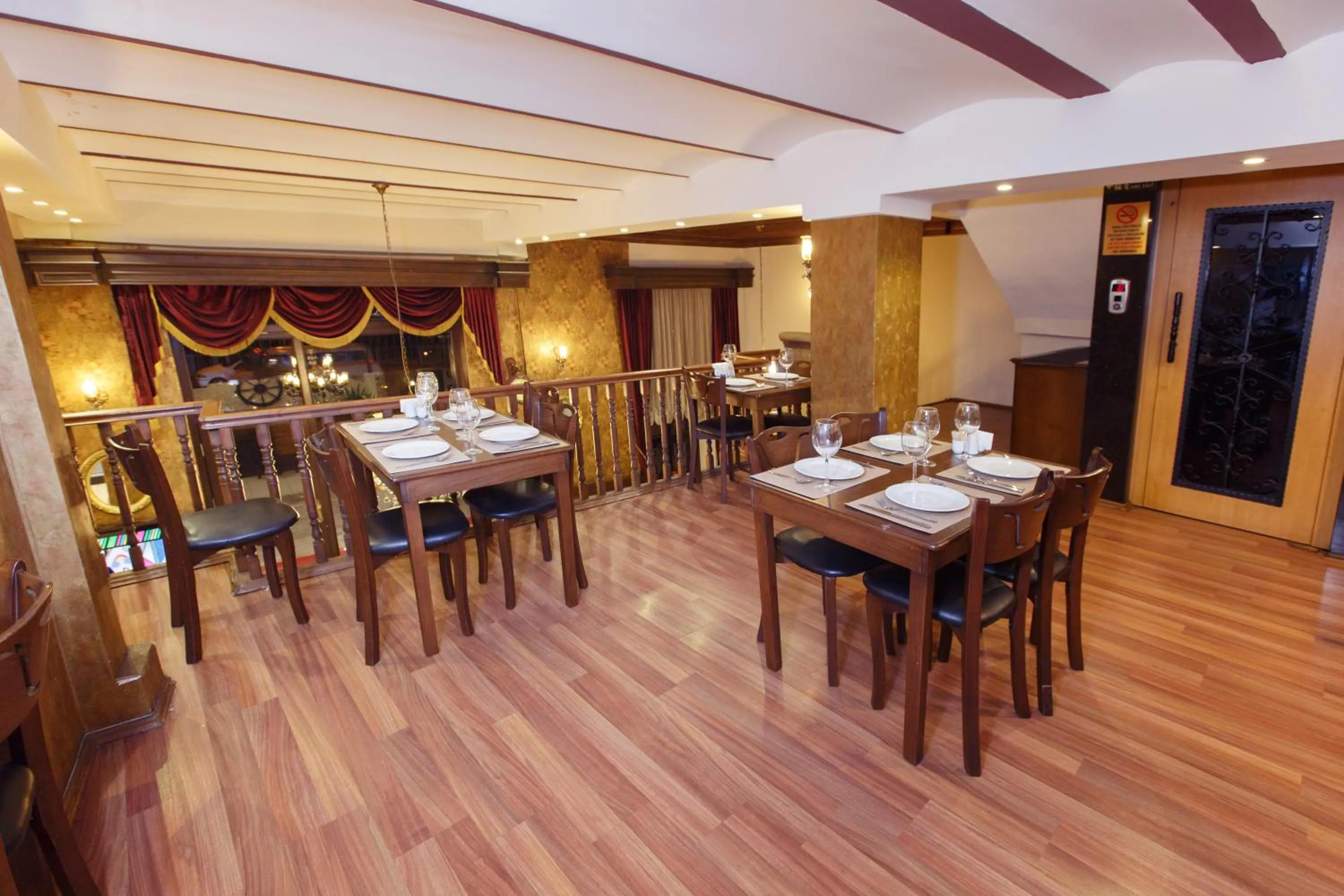 Restaurant/places to eat in Tahir Aga Konagi Hotel