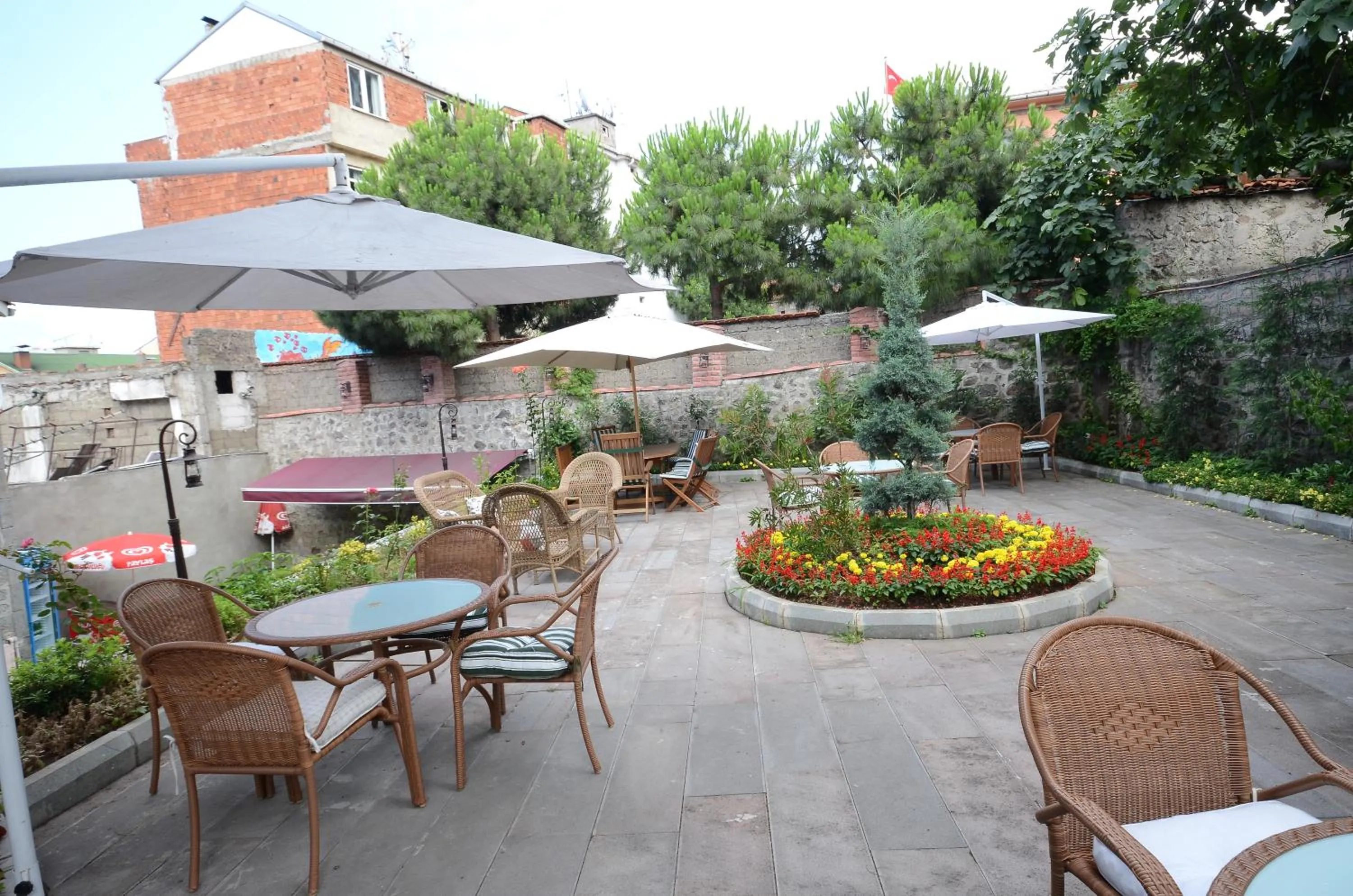 Garden in Tahir Aga Konagi Hotel