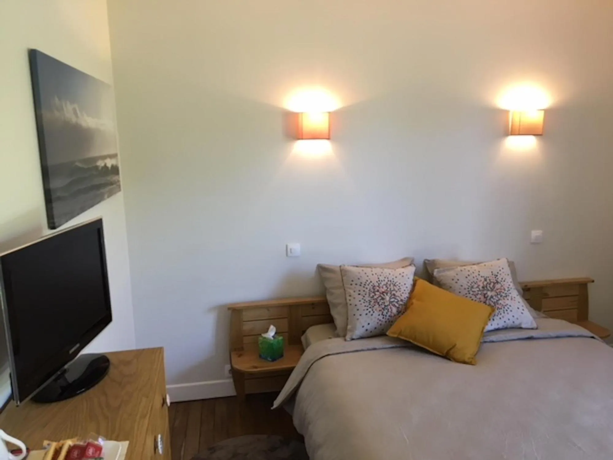 Library, Bed in Les Paridés