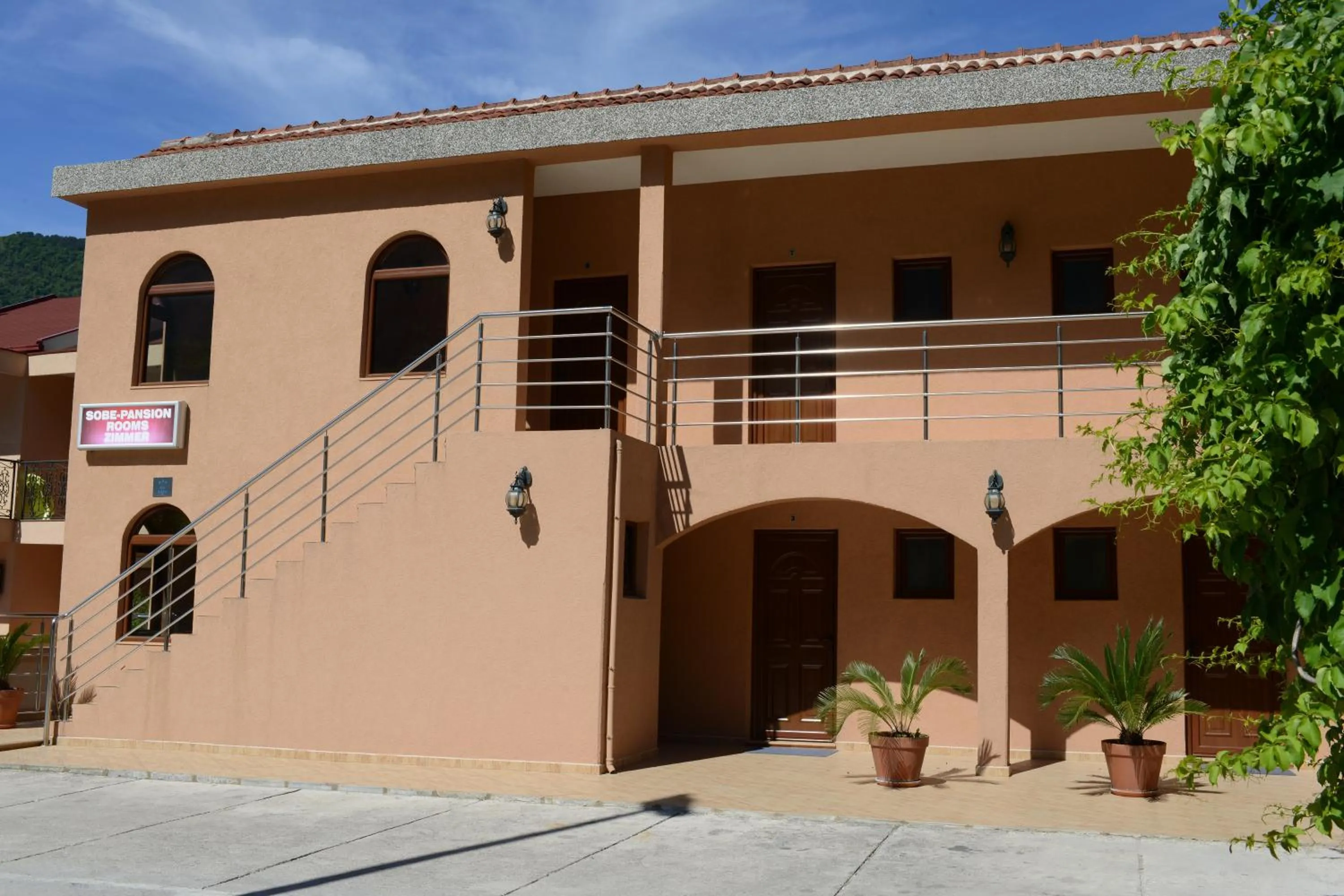 Property building in ROOMS & APARTMENTS DOBROTSKI DVORI