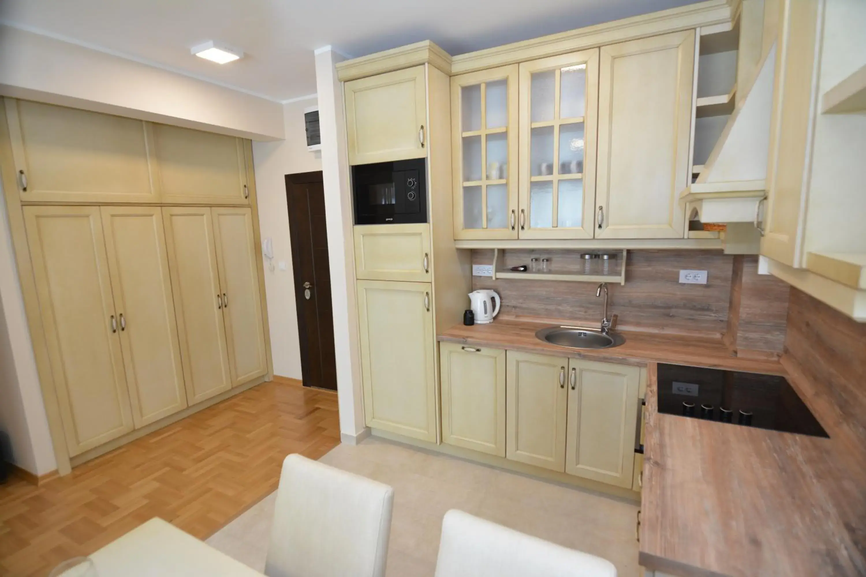 ROOMS & APARTMENTS DOBROTSKI DVORI ROOMS & APARTMENTS DOBROTSKI DVORI