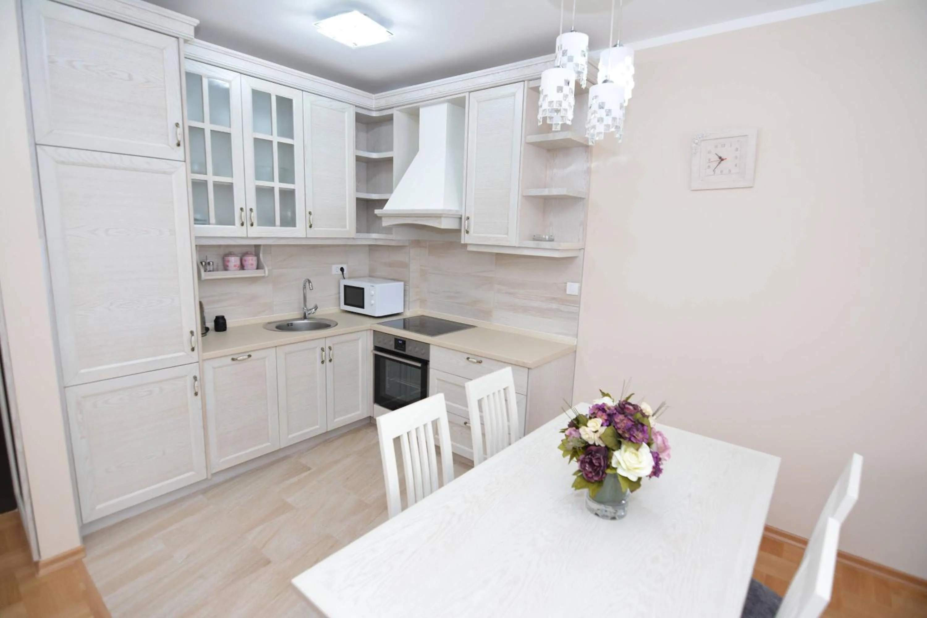 ROOMS & APARTMENTS DOBROTSKI DVORI