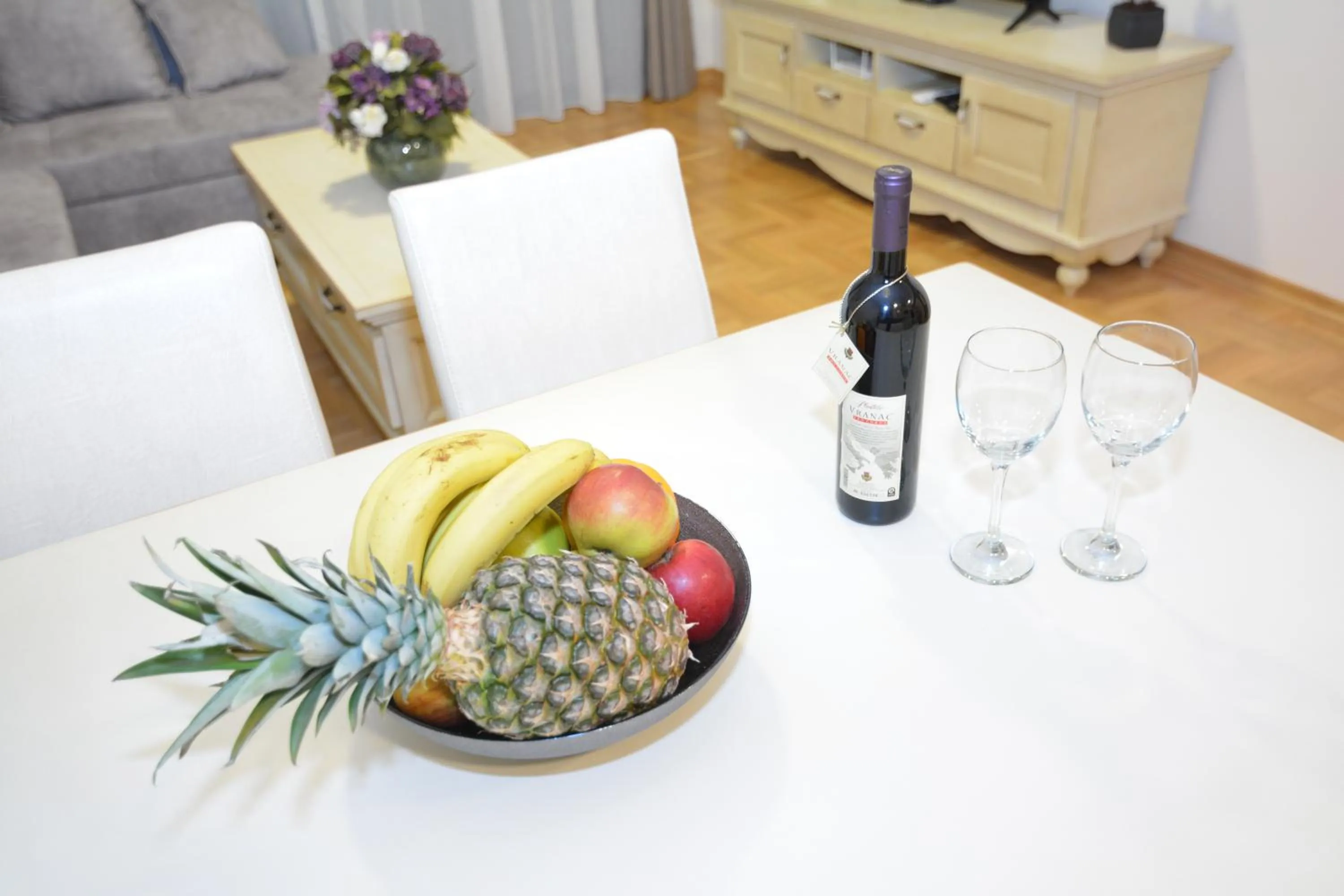 ROOMS & APARTMENTS DOBROTSKI DVORI