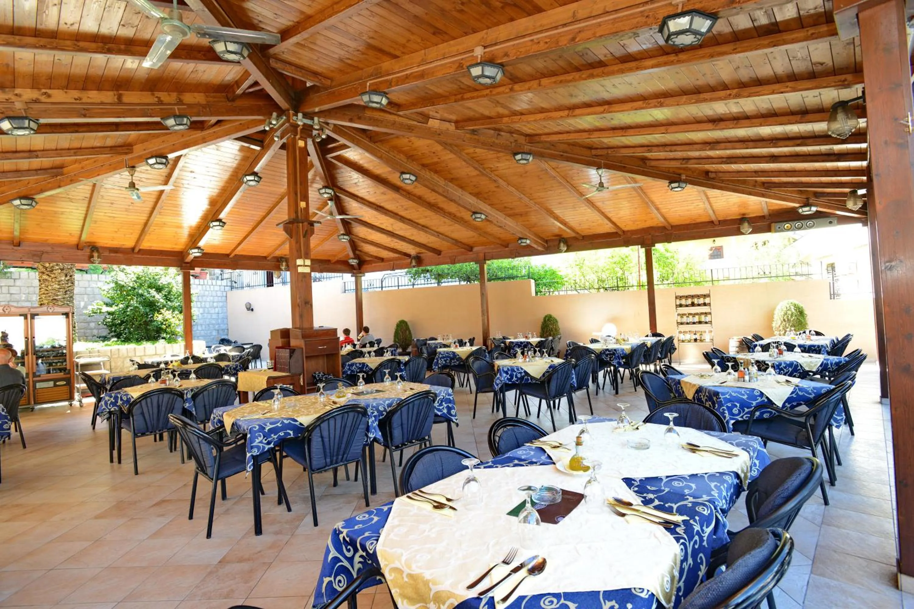 Restaurant/places to eat in ROOMS & APARTMENTS DOBROTSKI DVORI