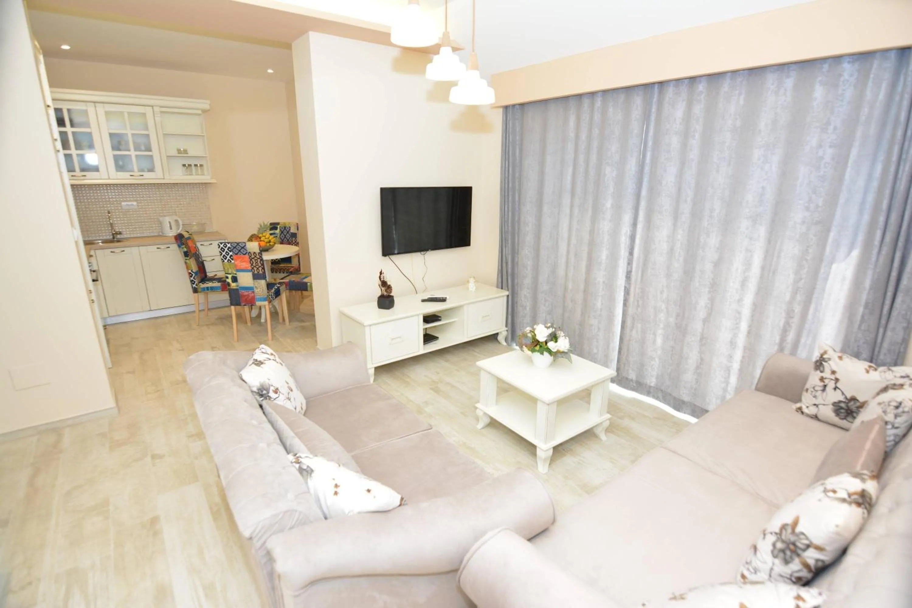 ROOMS & APARTMENTS DOBROTSKI DVORI