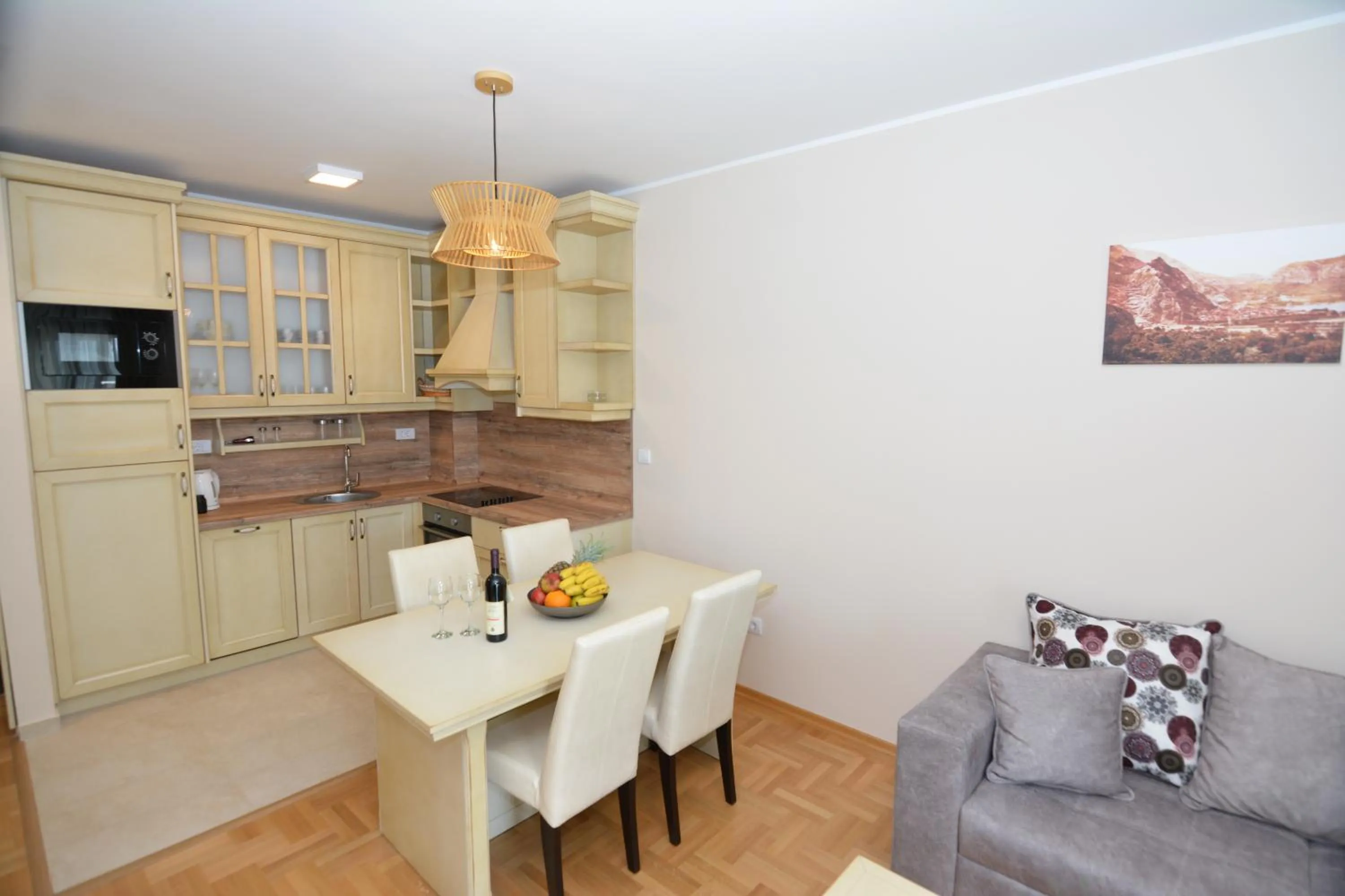 ROOMS & APARTMENTS DOBROTSKI DVORI