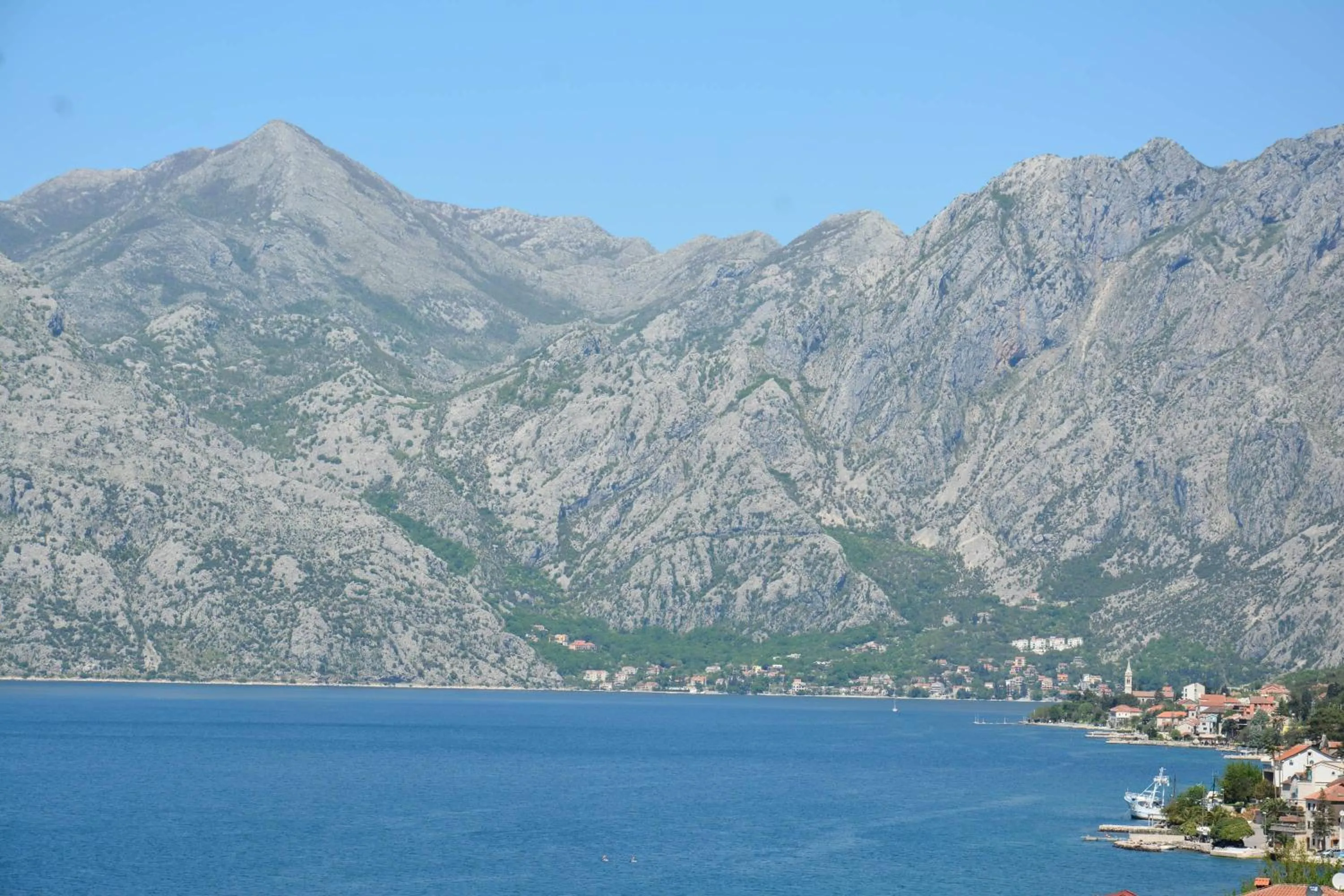 ROOMS & APARTMENTS DOBROTSKI DVORI