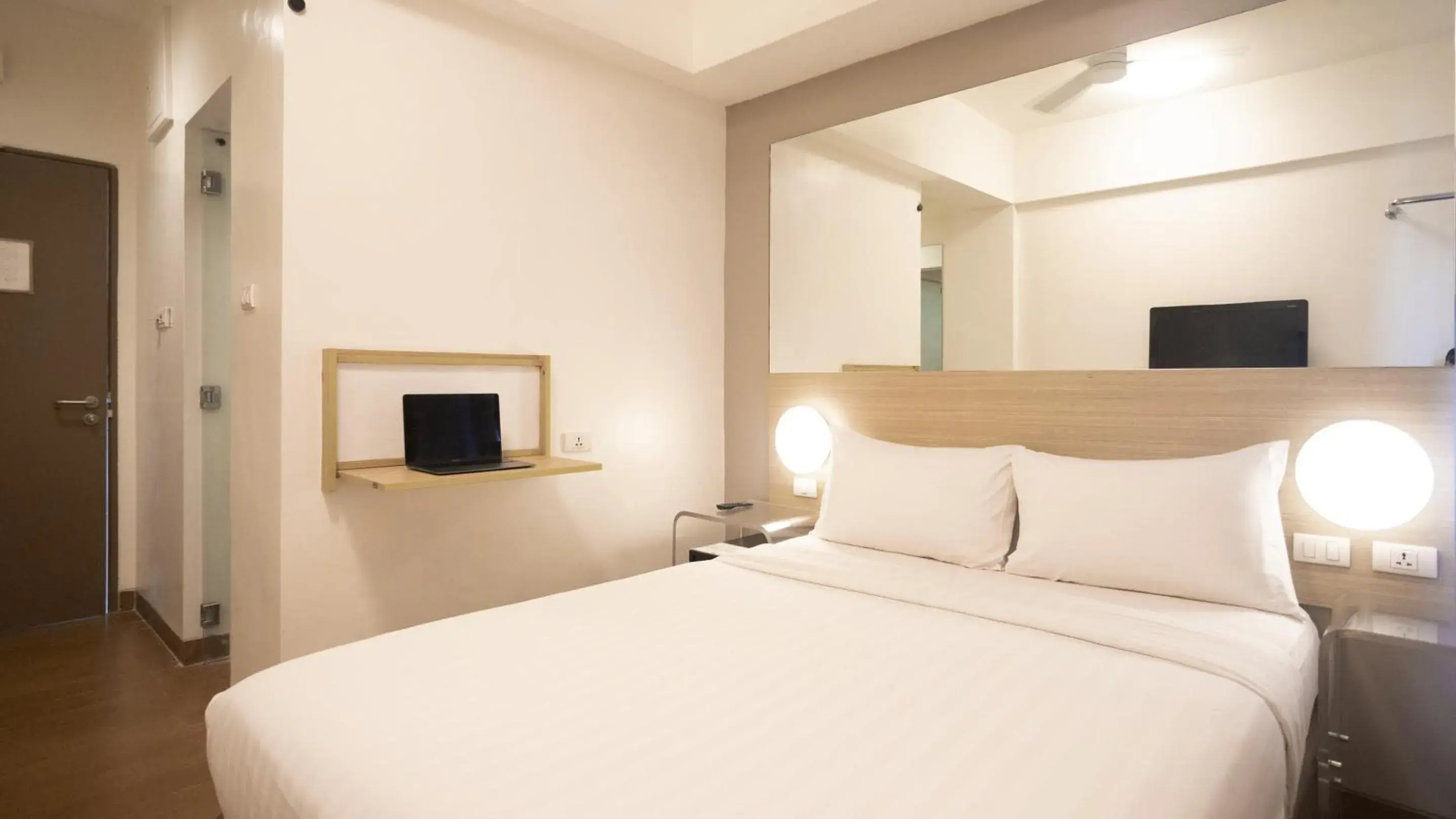 Double Room in Red Planet Cebu Double Room in Red Planet Cebu