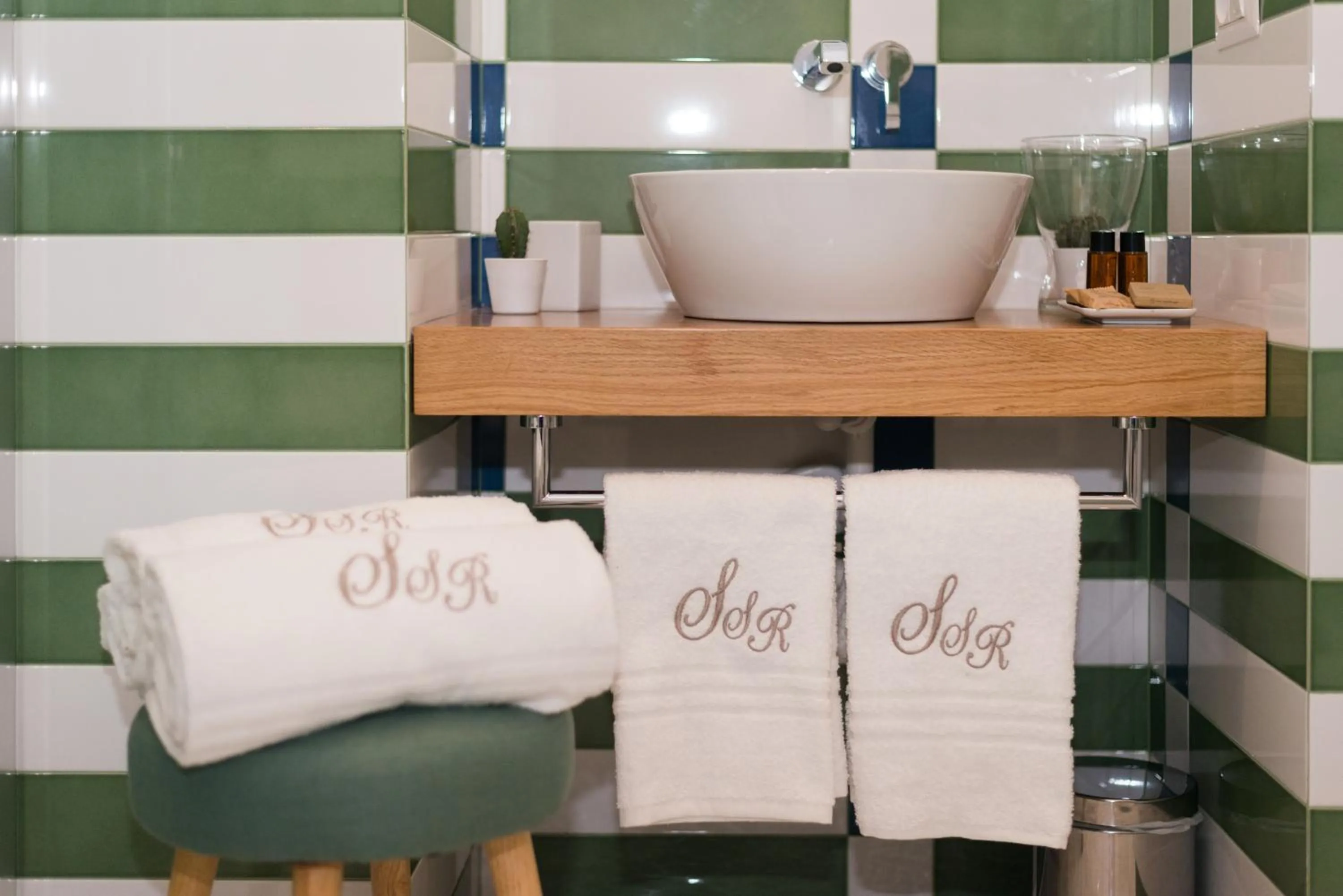 Bathroom, Bed in Sorrento Stylish Rooms