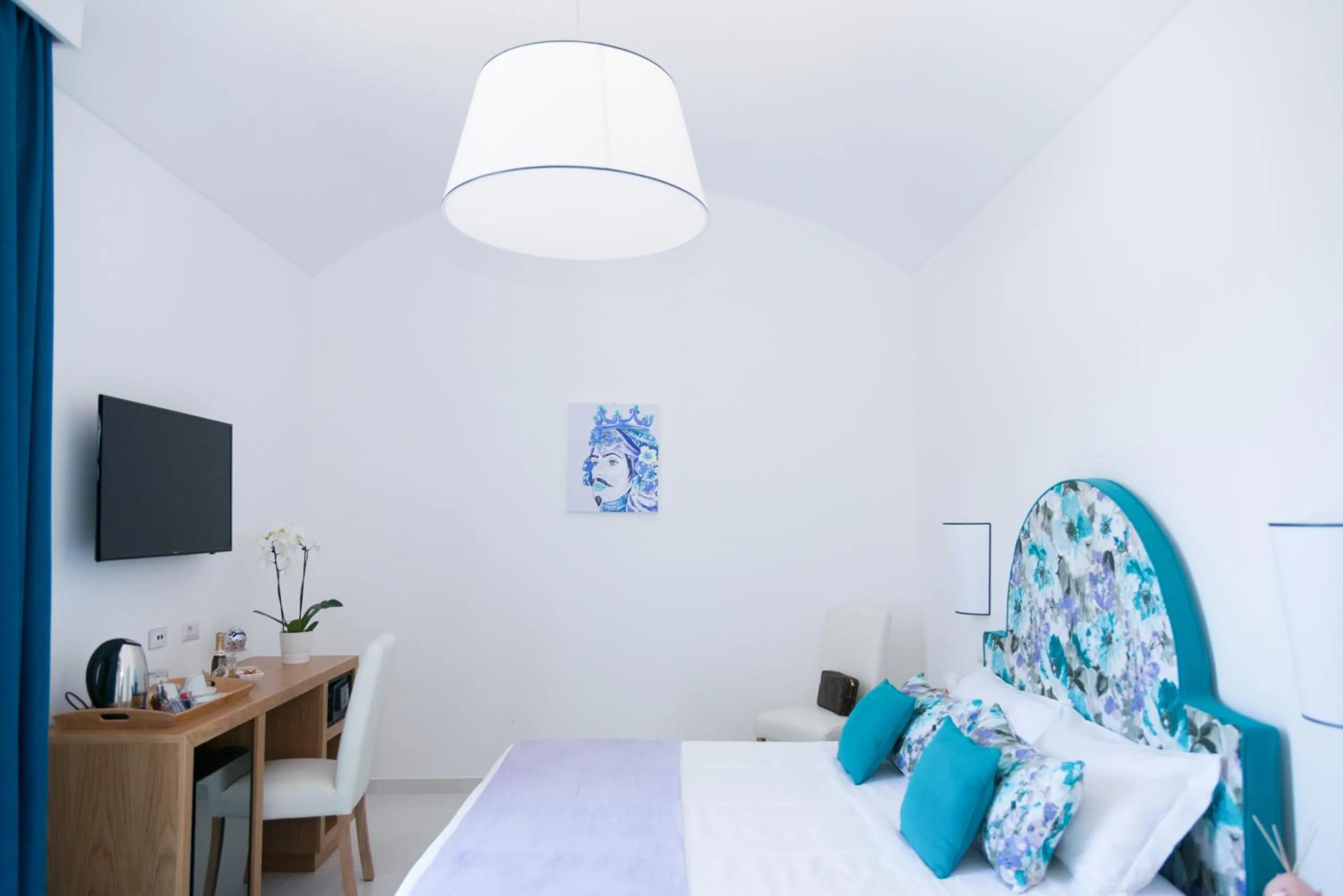 Photo of the whole room, Bed in Sorrento Stylish Rooms