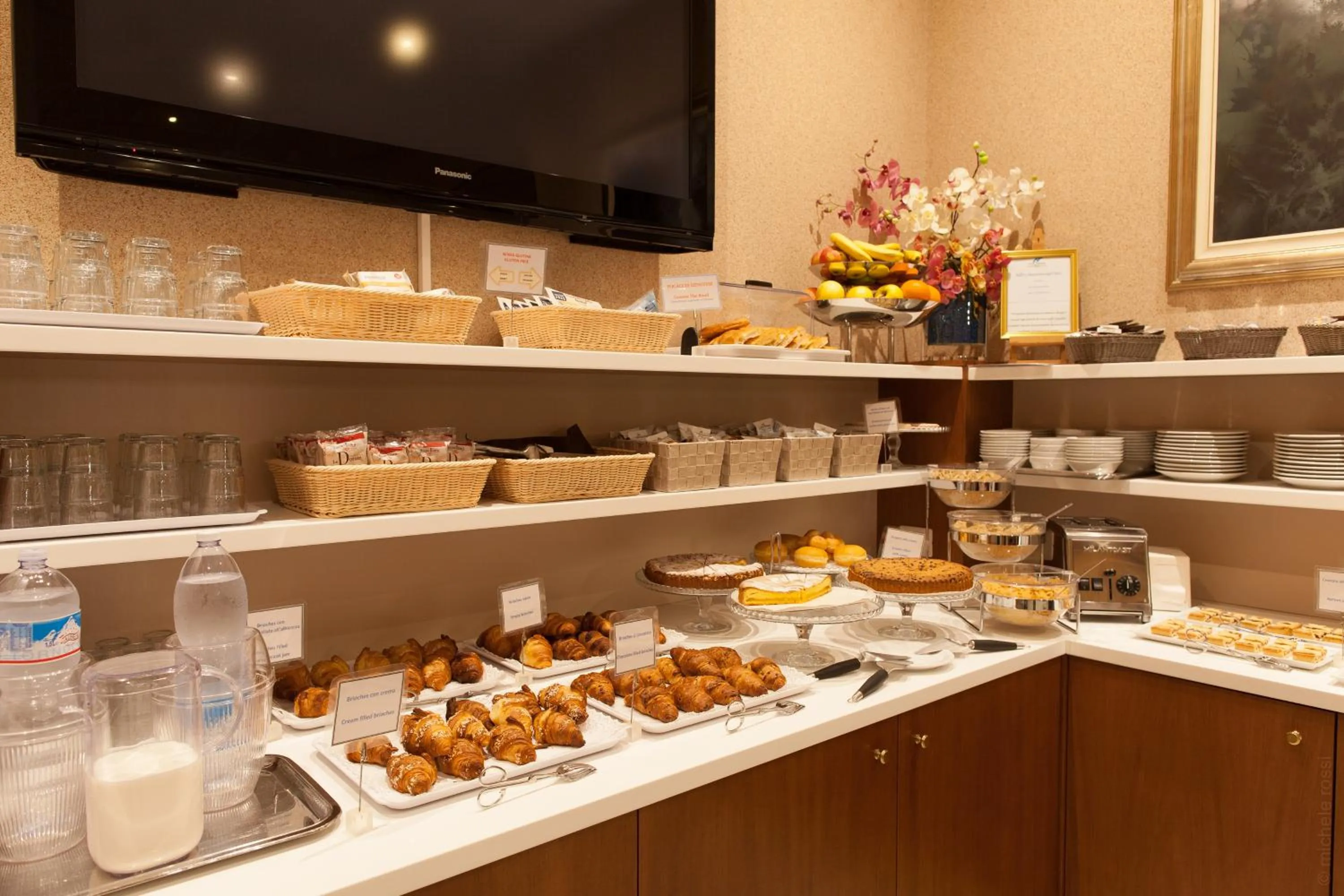 Buffet breakfast in Hotel Tirreno