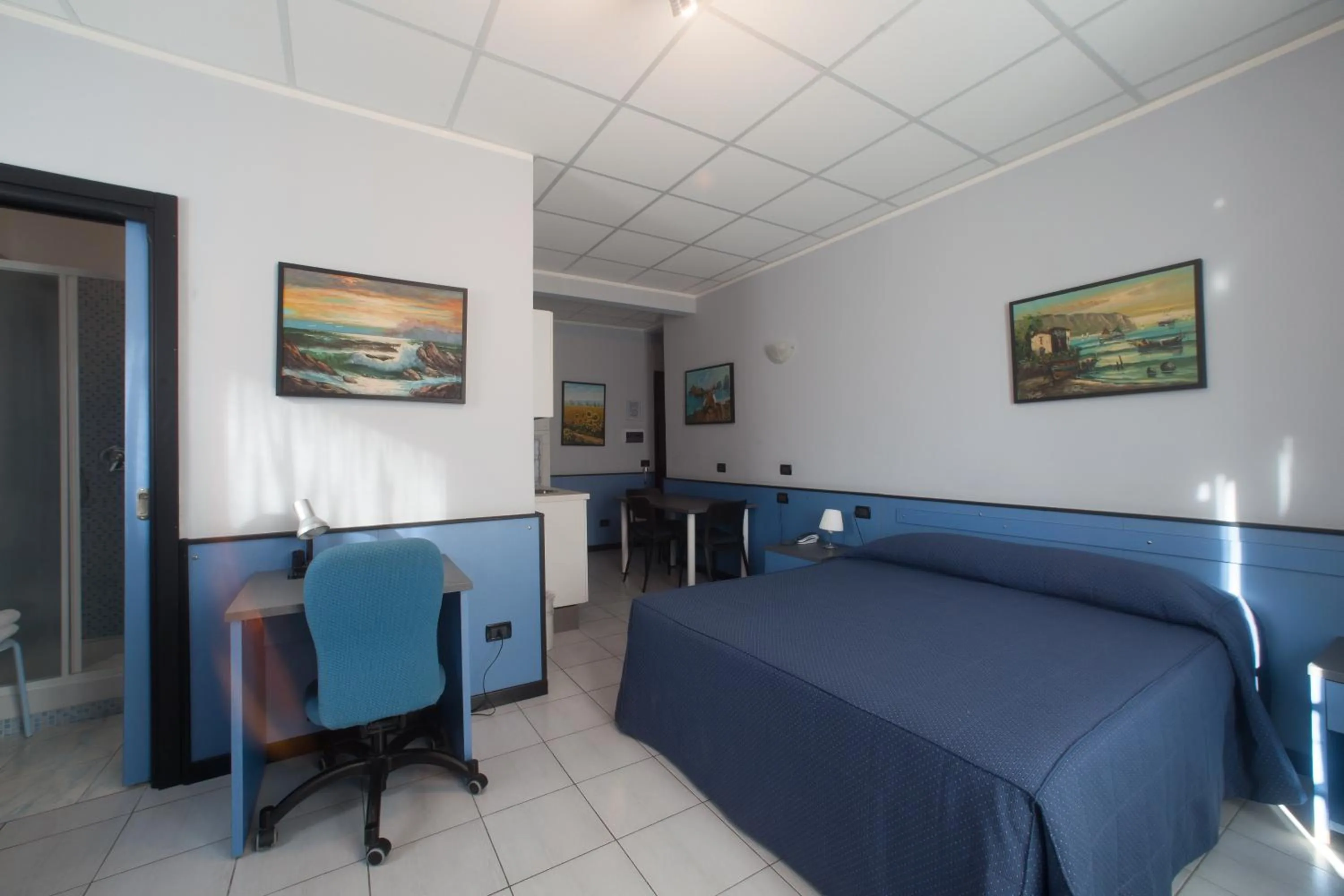 Photo of the whole room, Bed in Hotel Tirreno