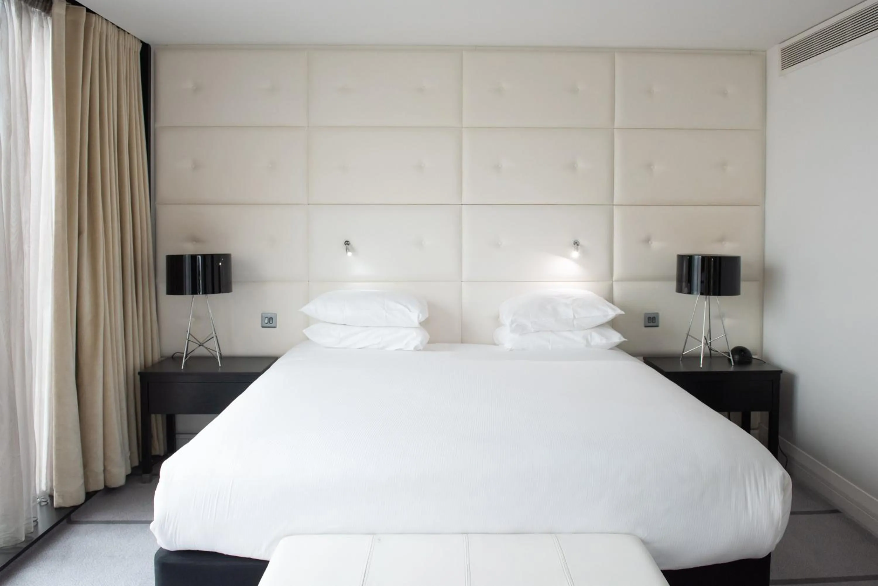 Photo of the whole room, Bed in Crowne Plaza Manchester City Centre by IHG