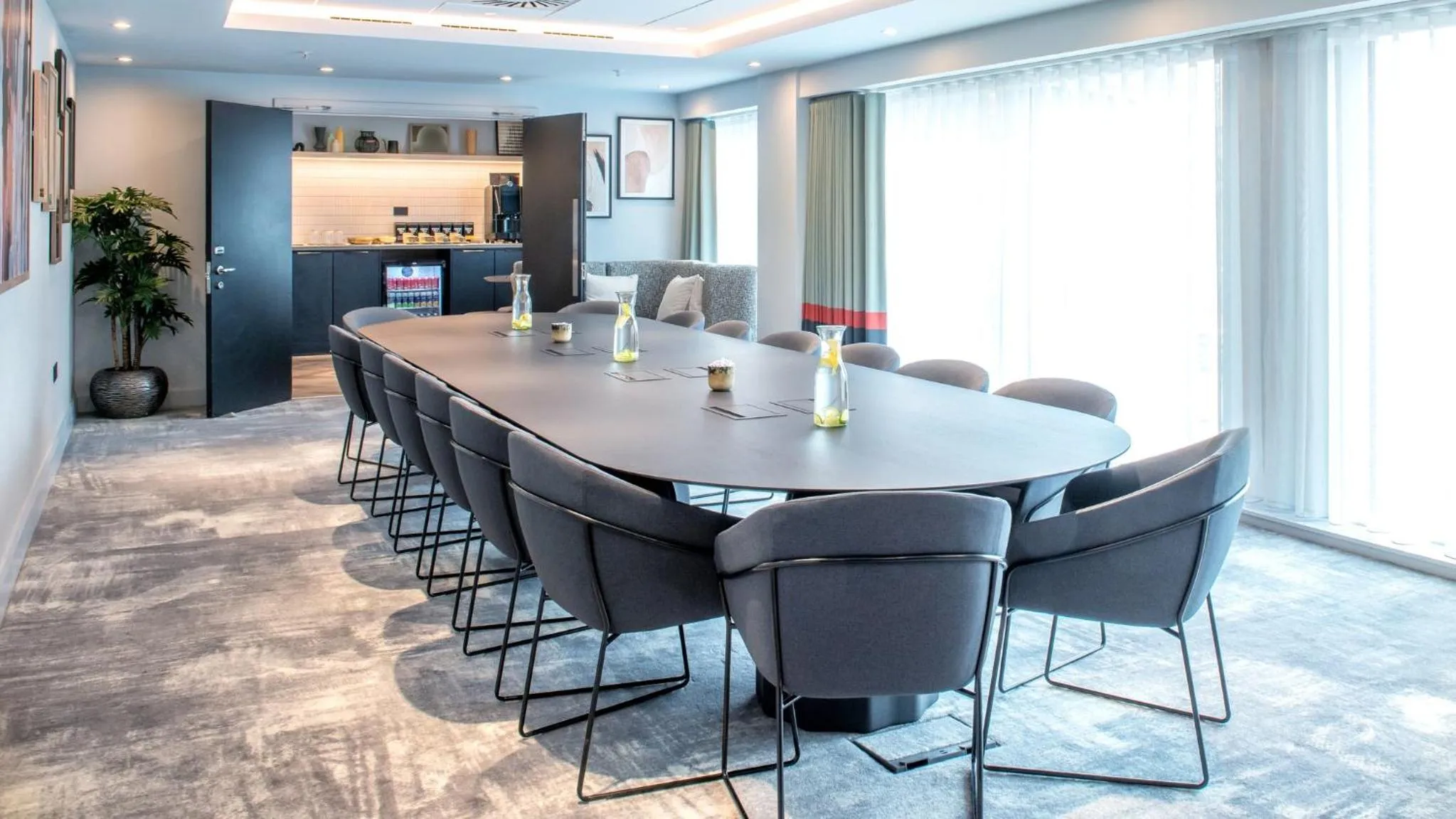 Meeting/conference room in Crowne Plaza Manchester City Centre by IHG