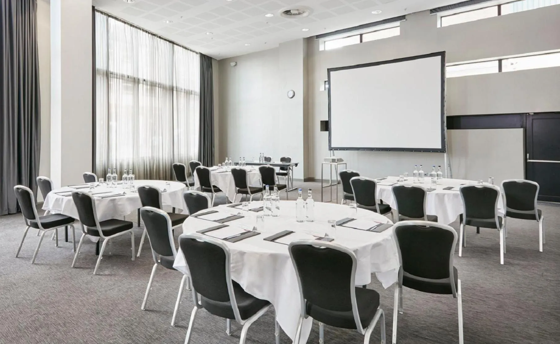 Meeting/conference room in Crowne Plaza Manchester City Centre by IHG