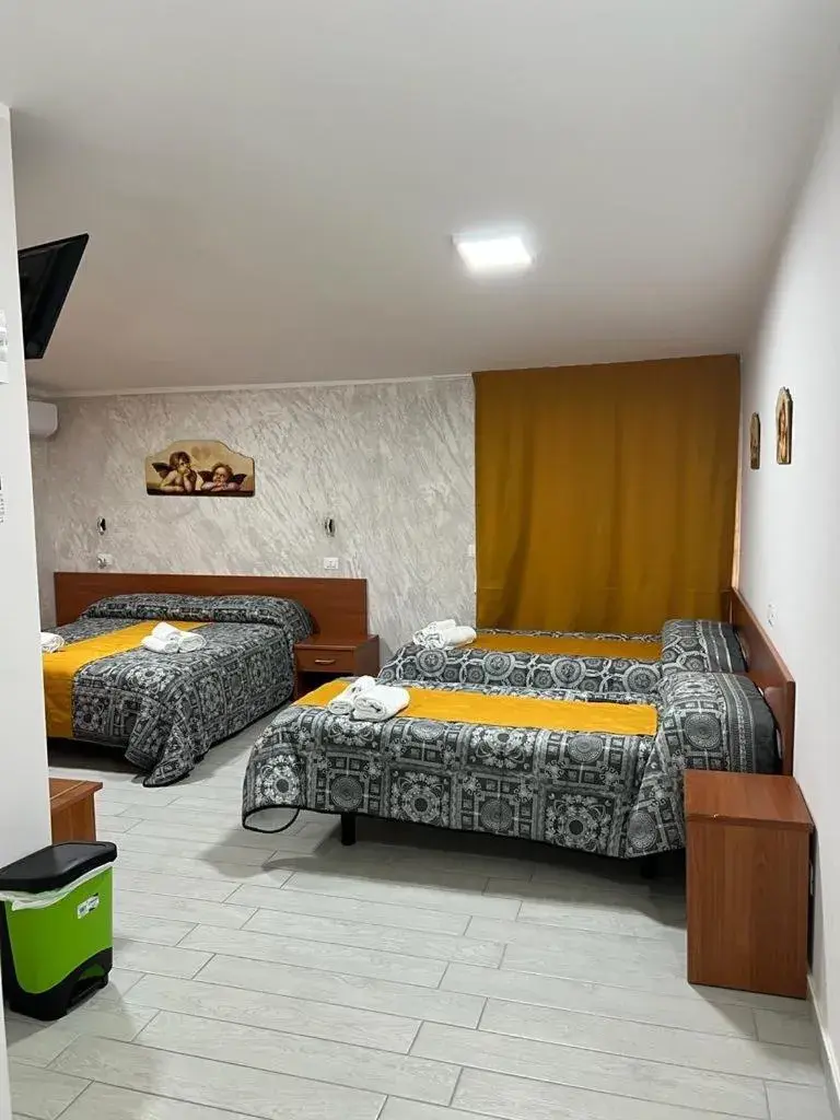 Comfort Triple Room in La Casa Di Chiaretta Comfort Triple Room in La Casa Di Chiaretta