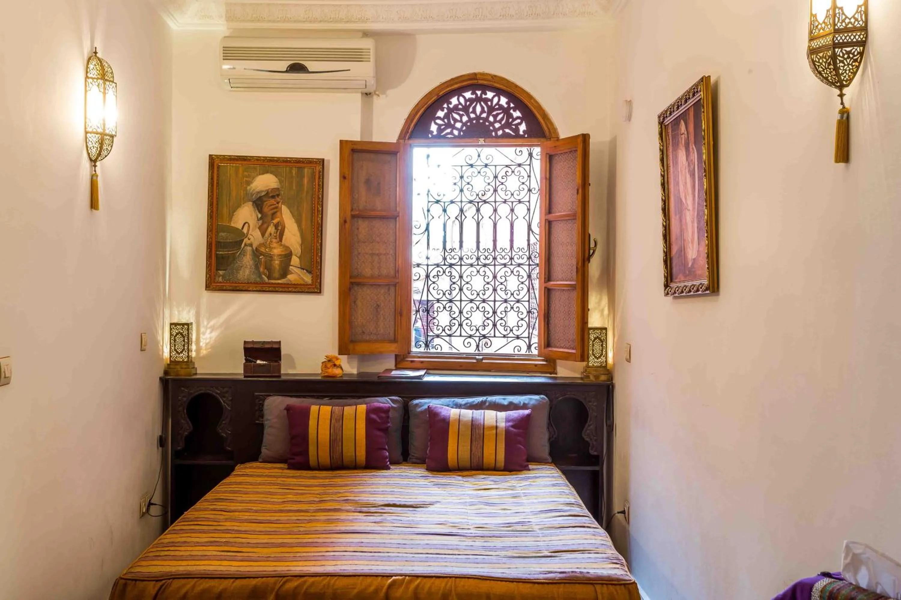 Decorative detail, Bed in Riad Mouna