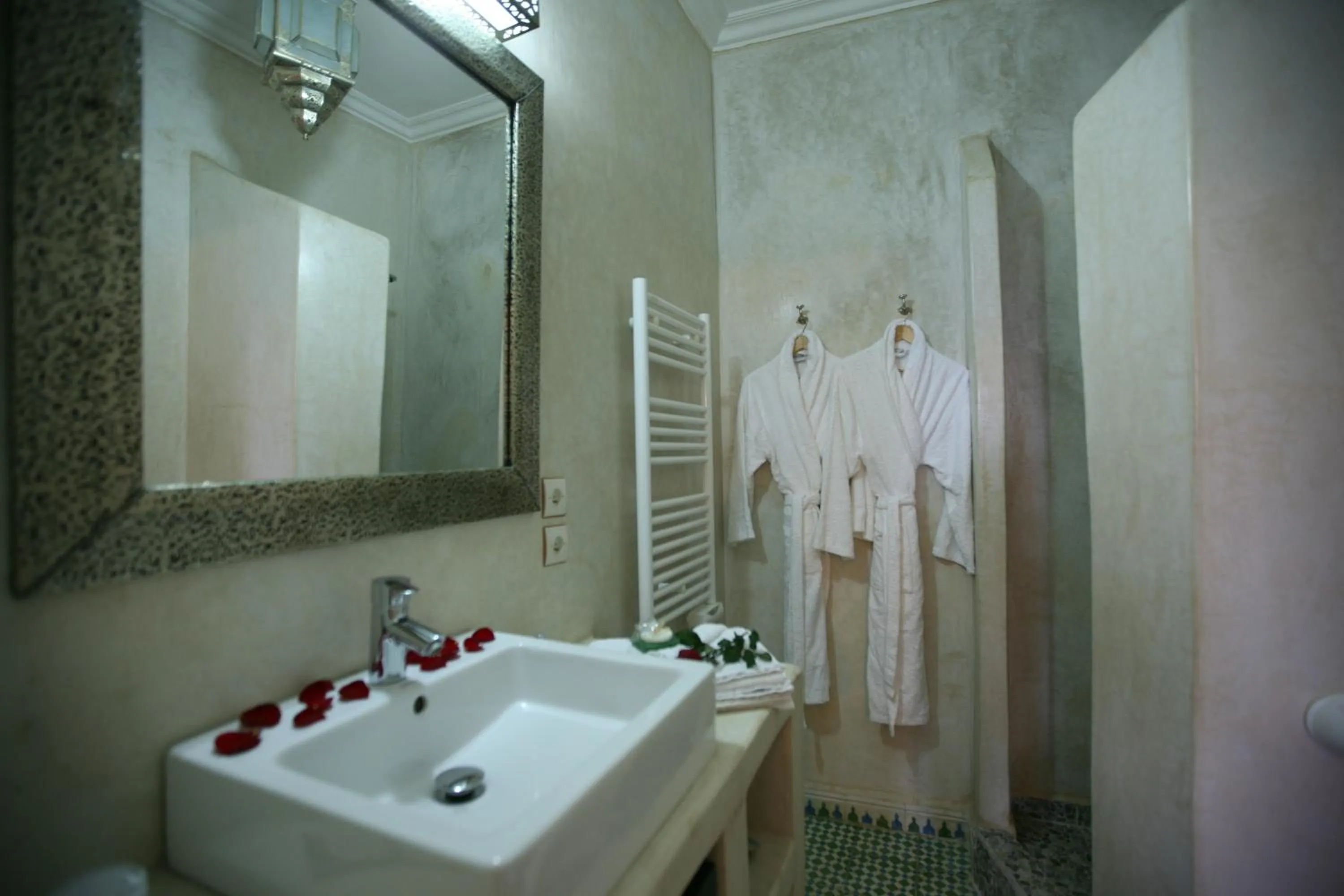 Shower in Riad Mouna
