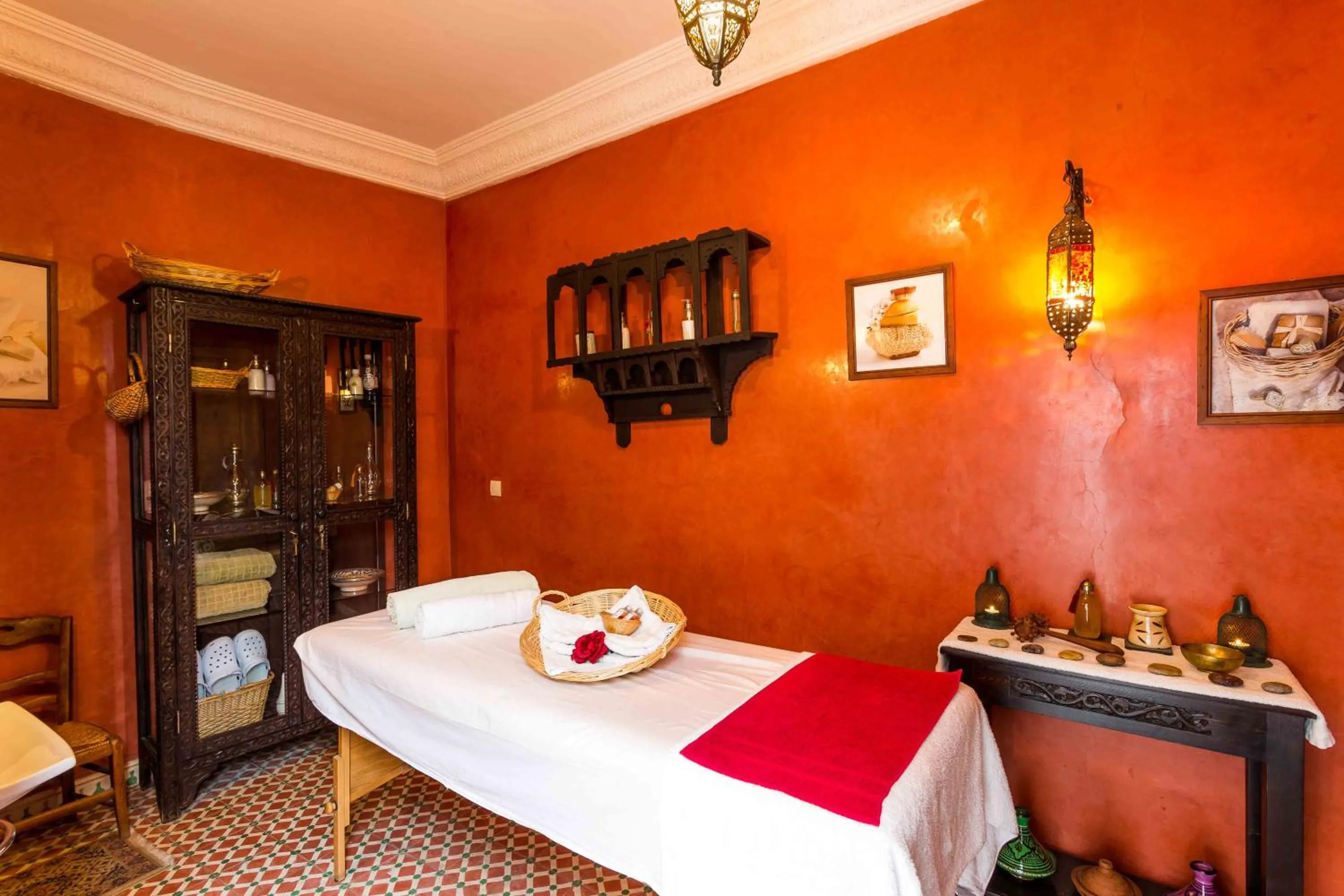 Hot Spring Bath, Bed in Riad Mouna