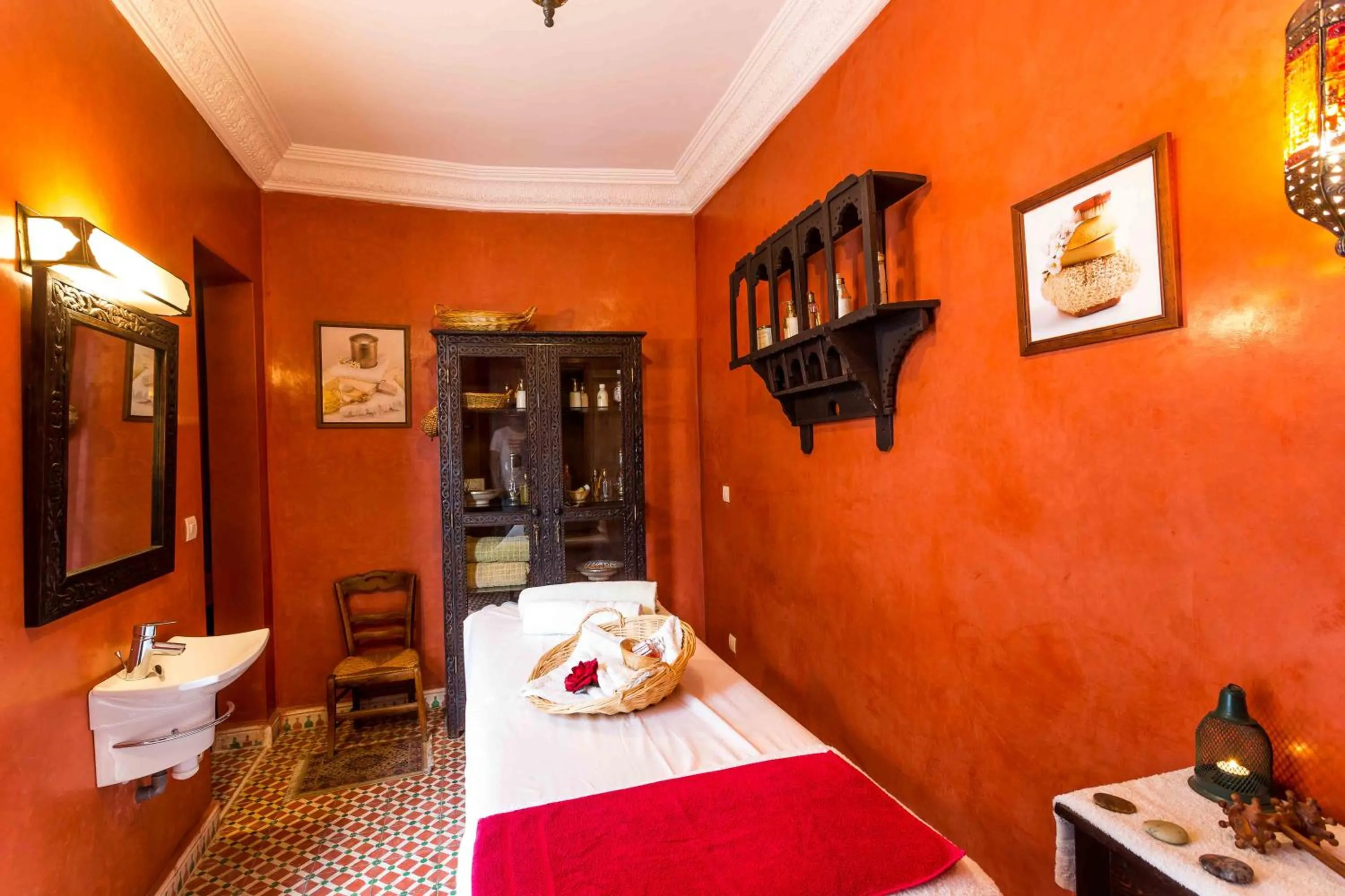 Hot Spring Bath, Bed in Riad Mouna