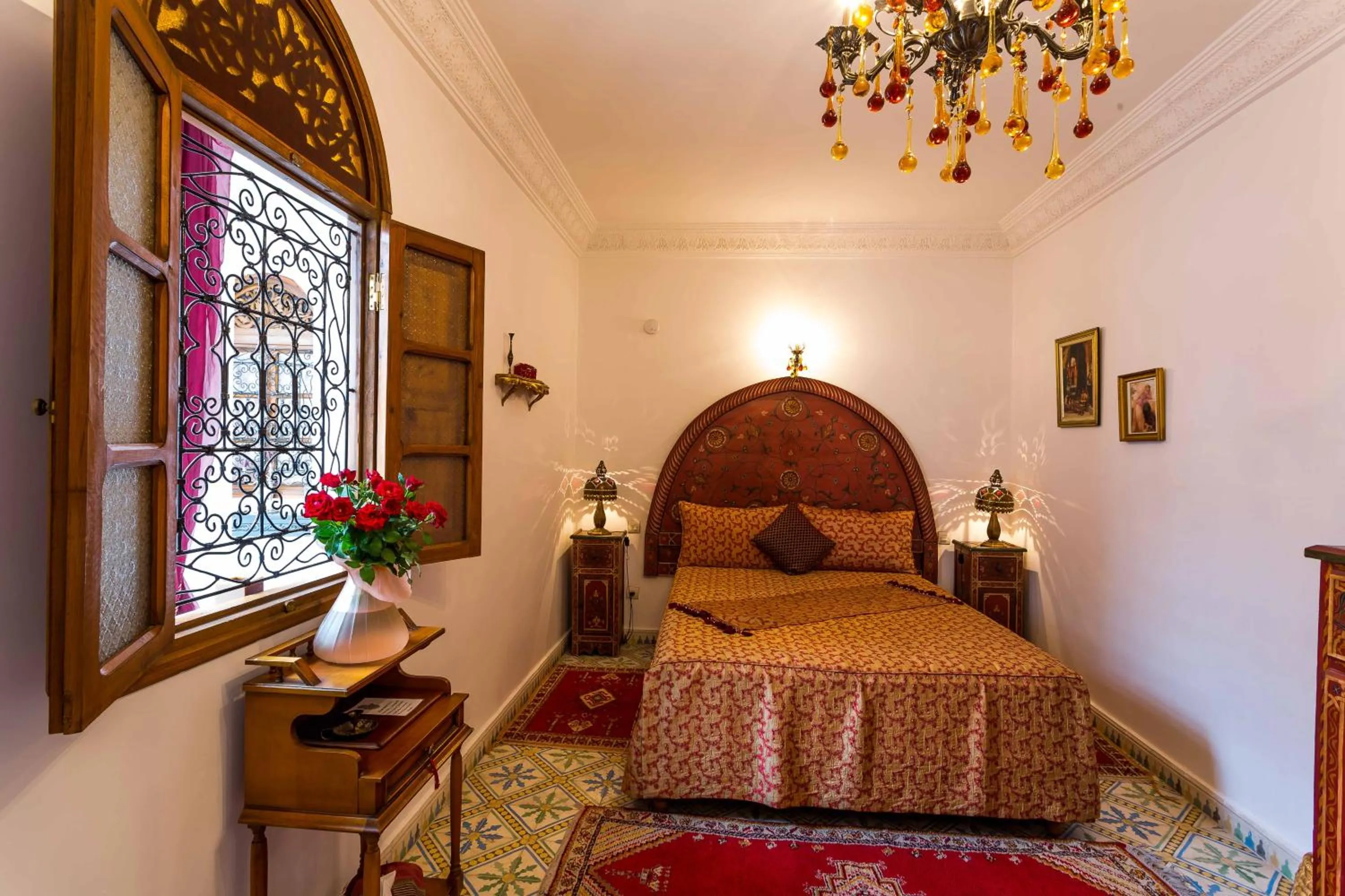 Photo of the whole room, Bed in Riad Mouna