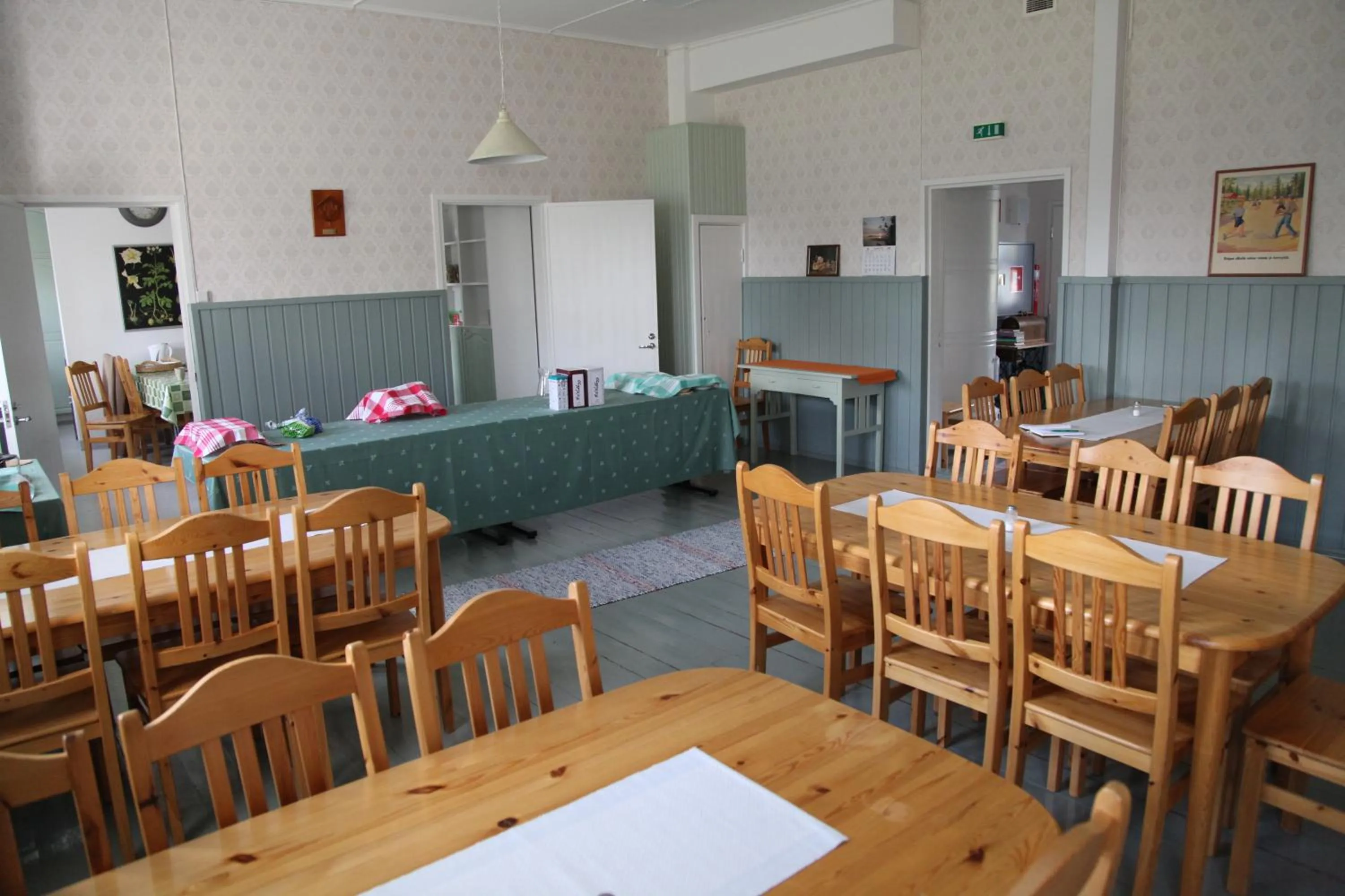 Restaurant/places to eat in Opintola Bed & Breakfast