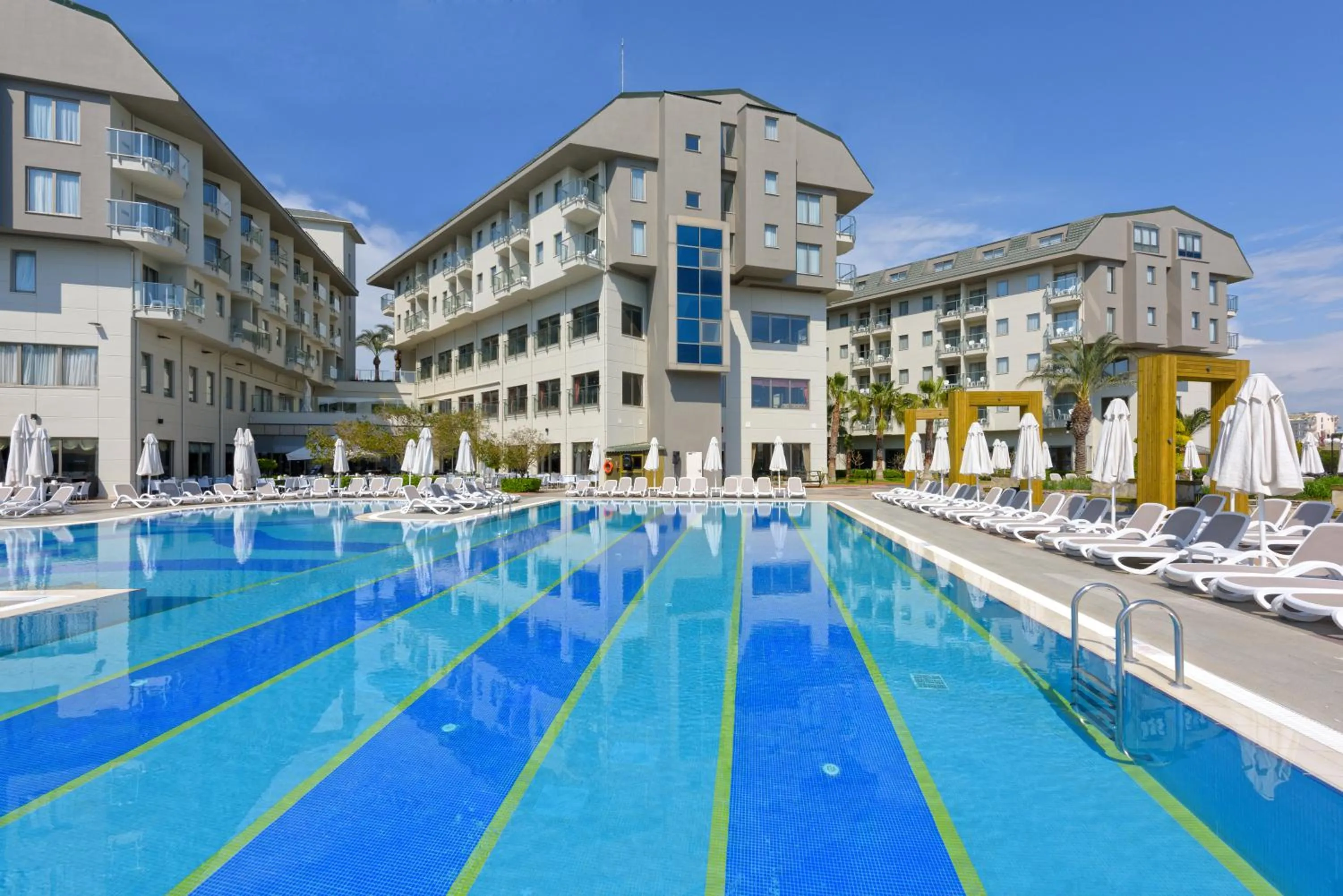 Swimming pool in Novum Garden Side Hotel