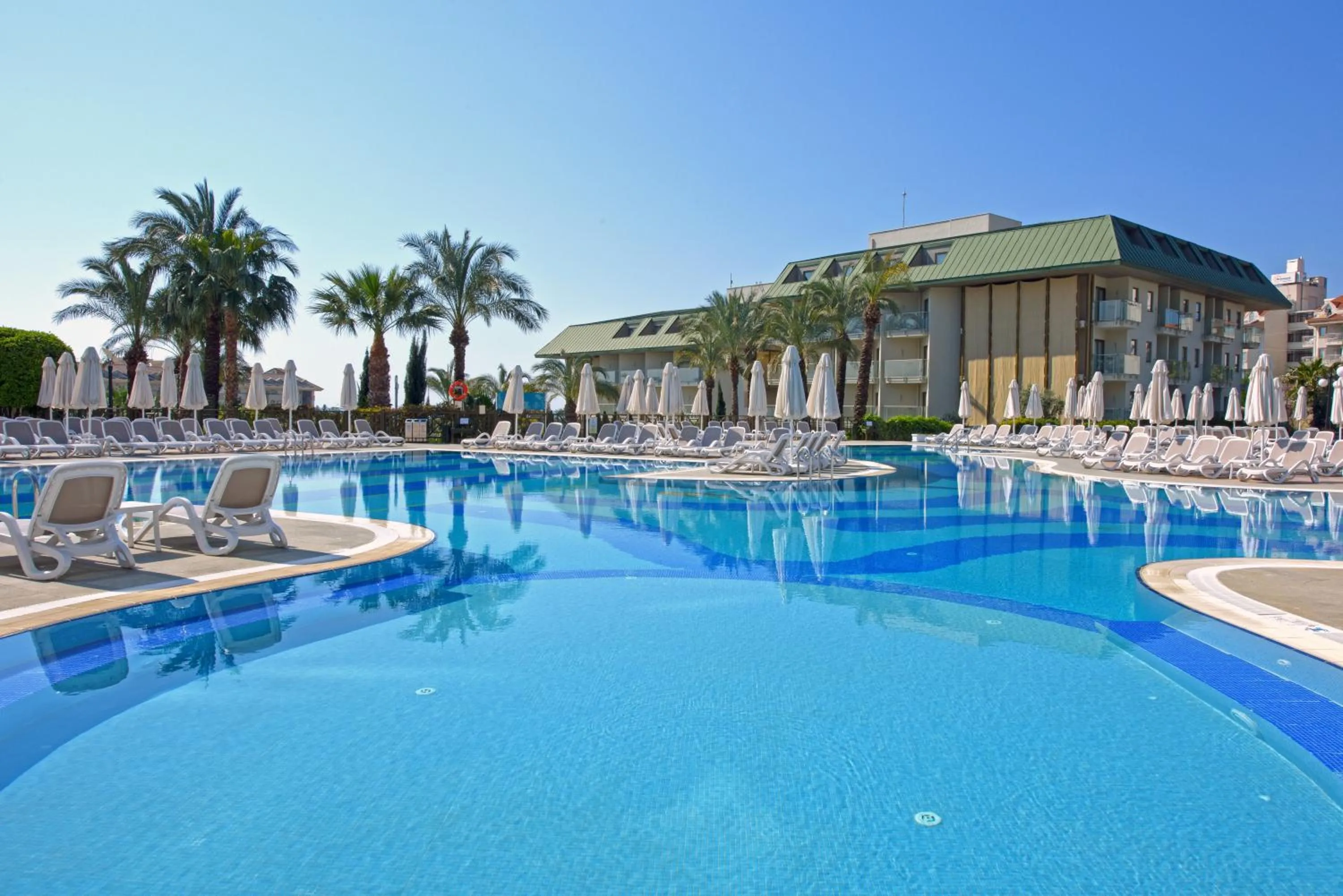 Swimming pool in Novum Garden Side Hotel