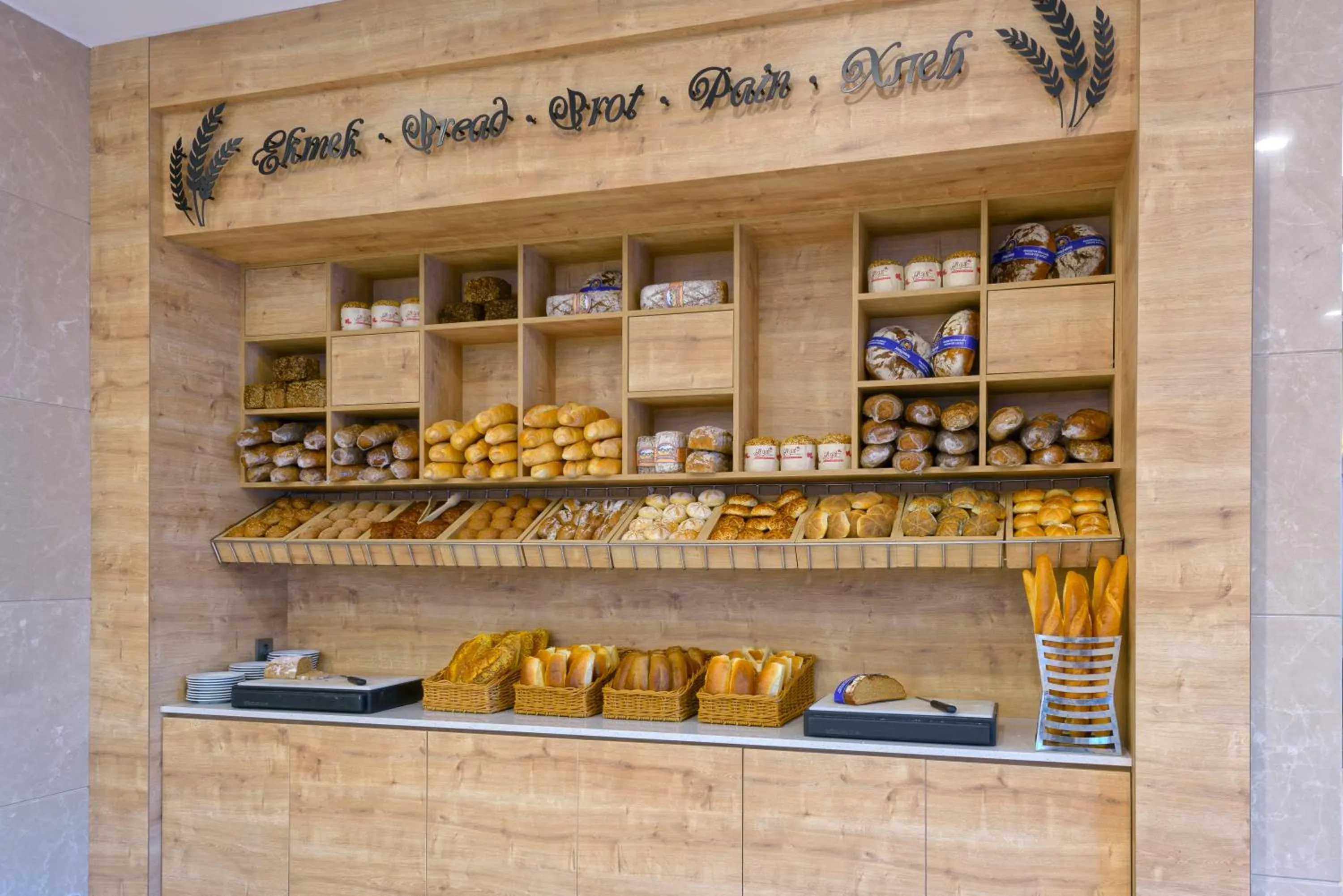 Food and drinks in Novum Garden Side Hotel