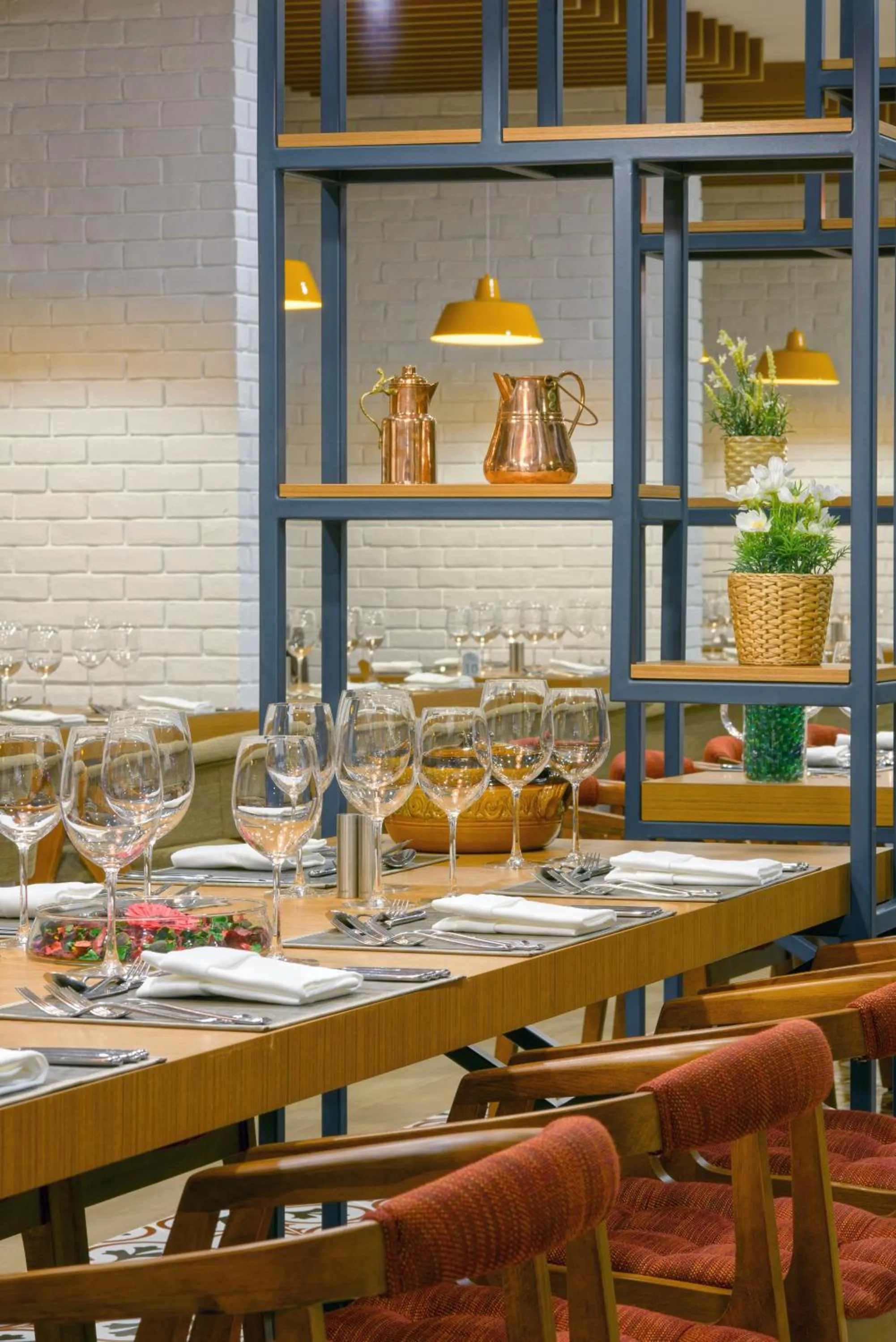 Restaurant/places to eat in Novum Garden Side Hotel