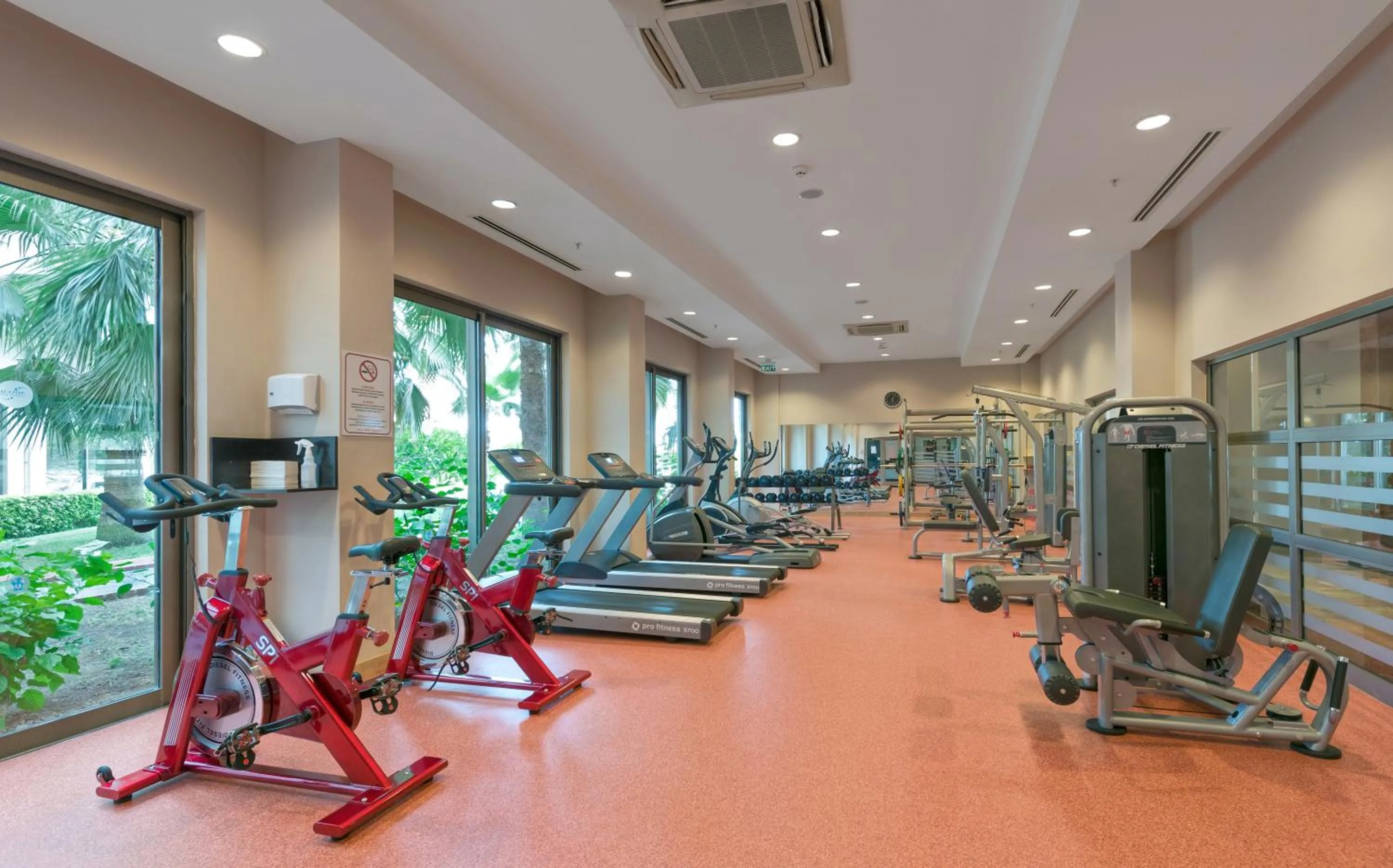 Fitness centre/facilities in Novum Garden Side Hotel