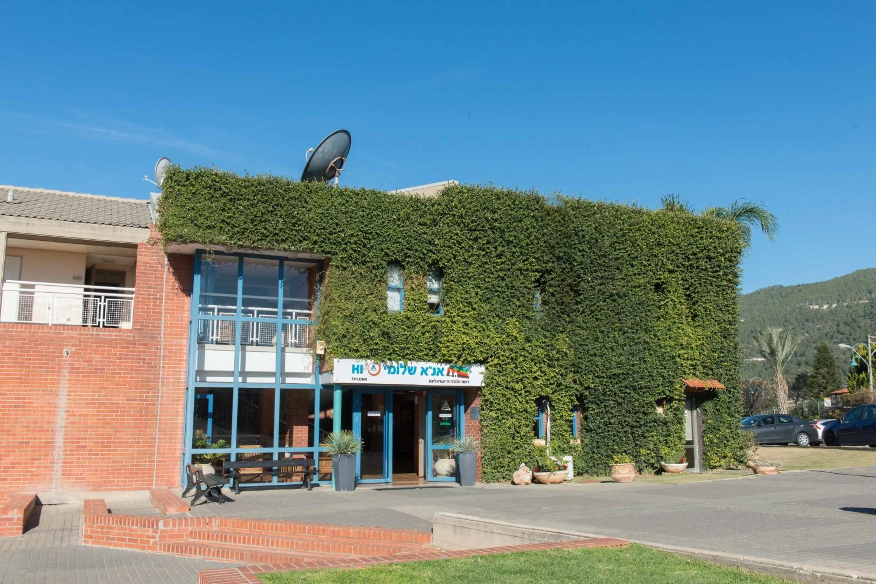 Property building in HI - Shlomi Hostel