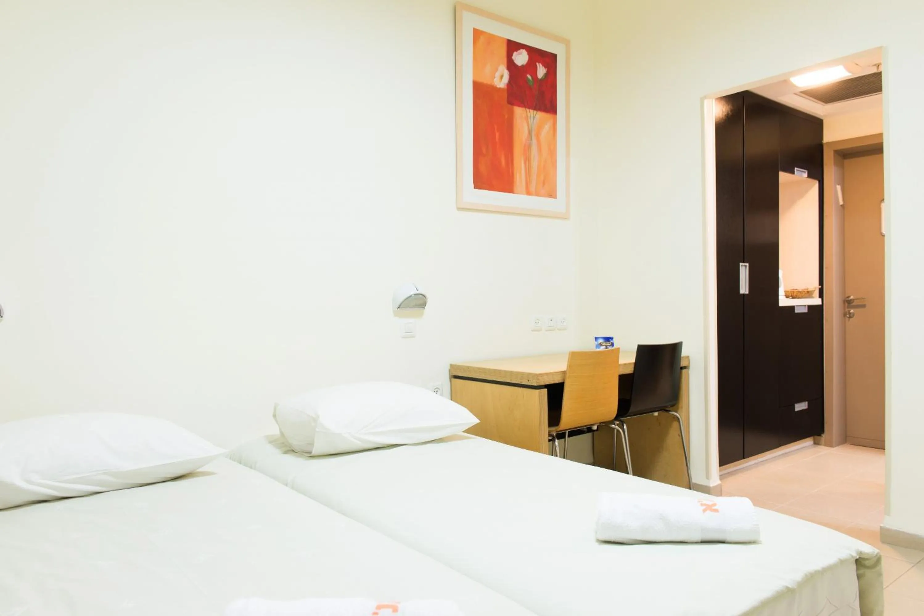 Bed in HI - Shlomi Hostel