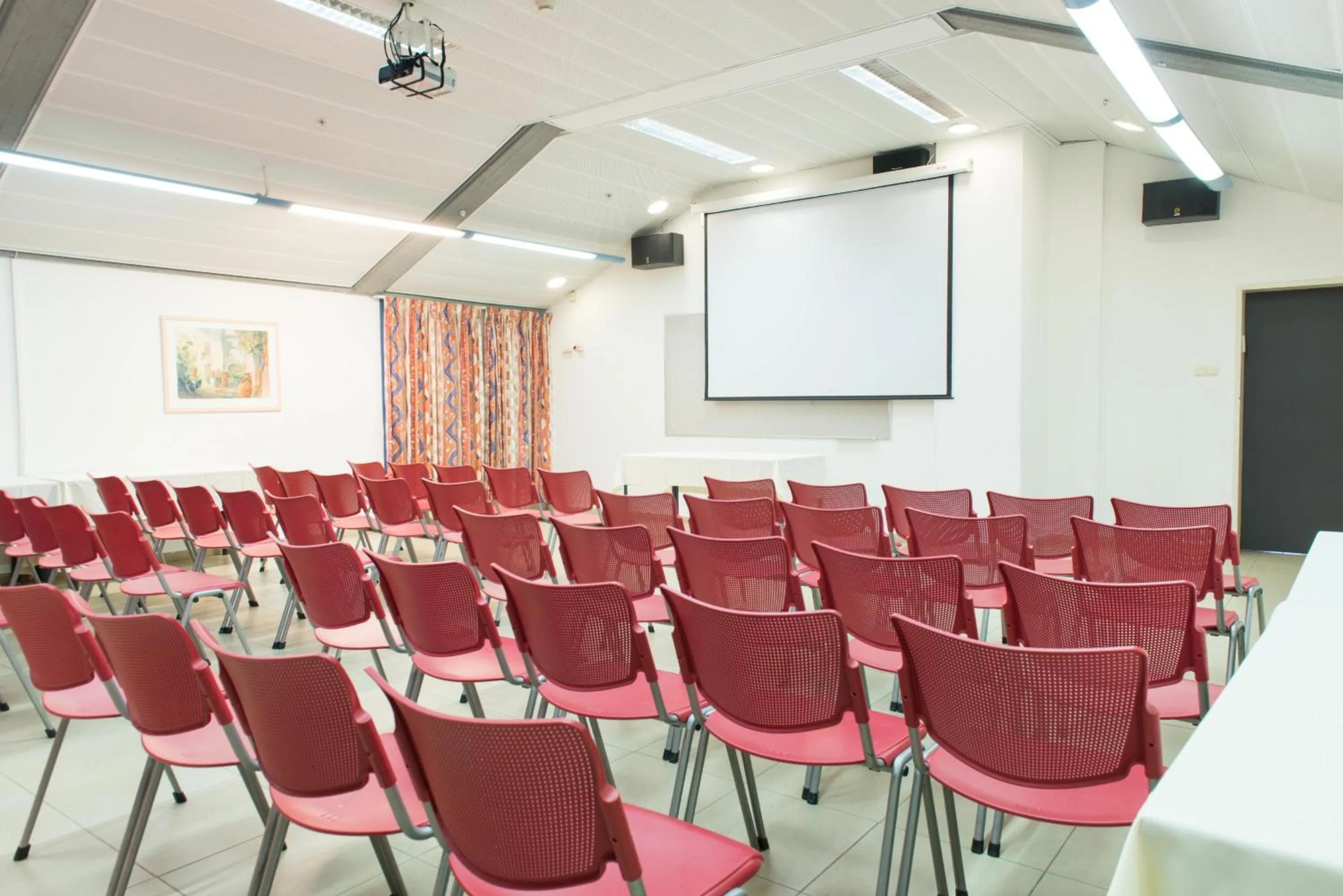 Business facilities in HI - Shlomi Hostel