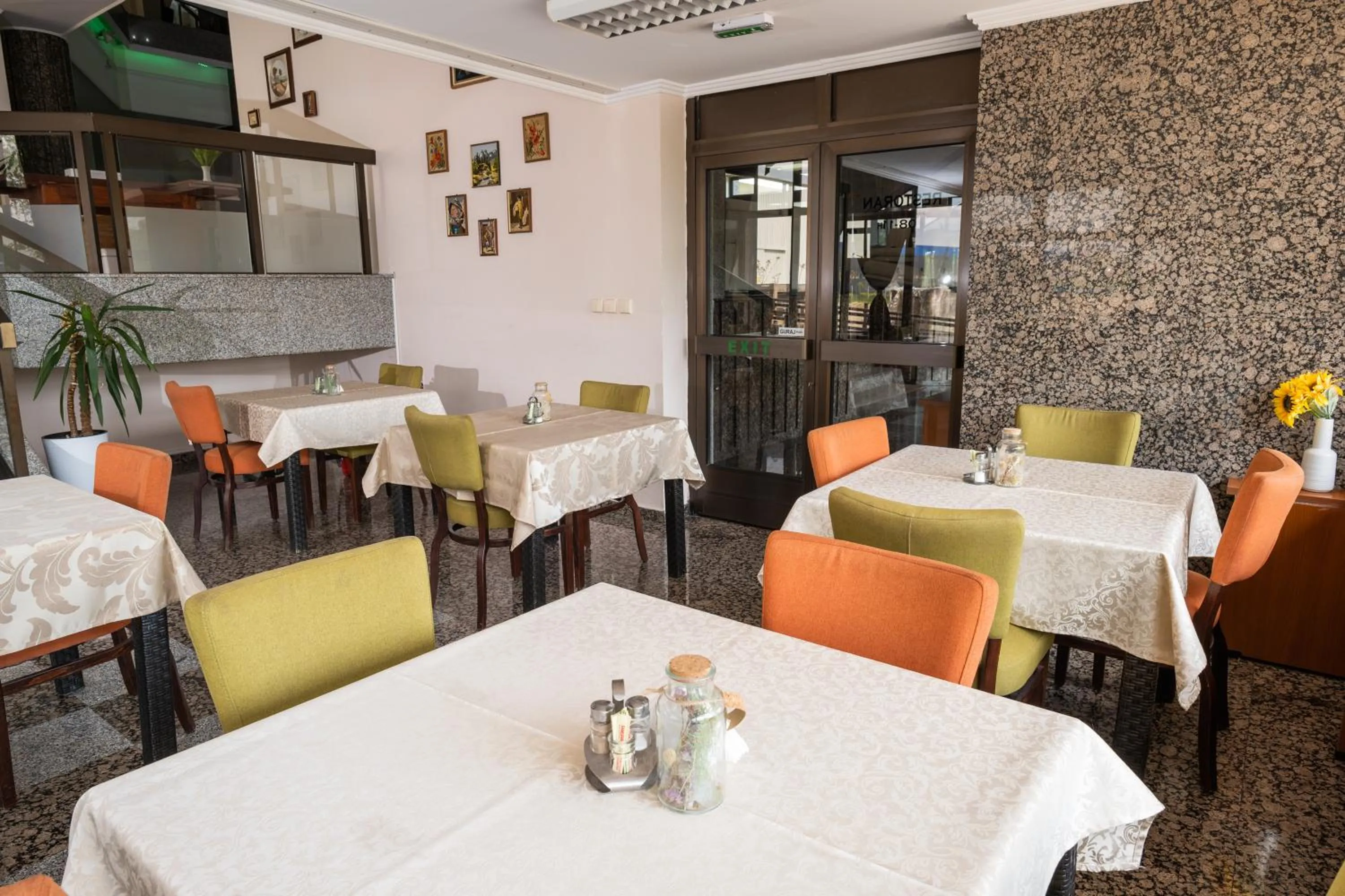 Restaurant/places to eat in Sole Mio Wellness & SPA